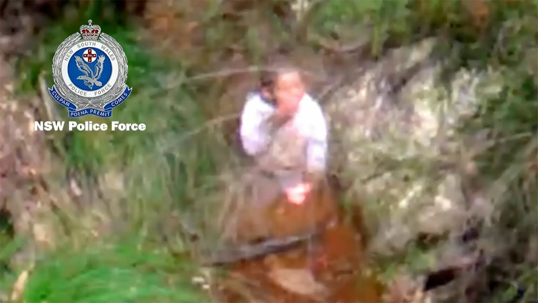 Chlapca našli ako pije vodu z potoka