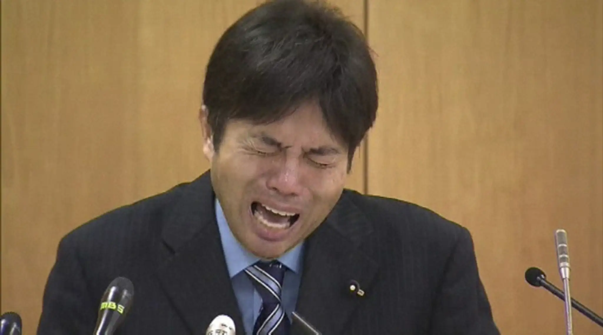 Japonský politik hviezdou internetu.