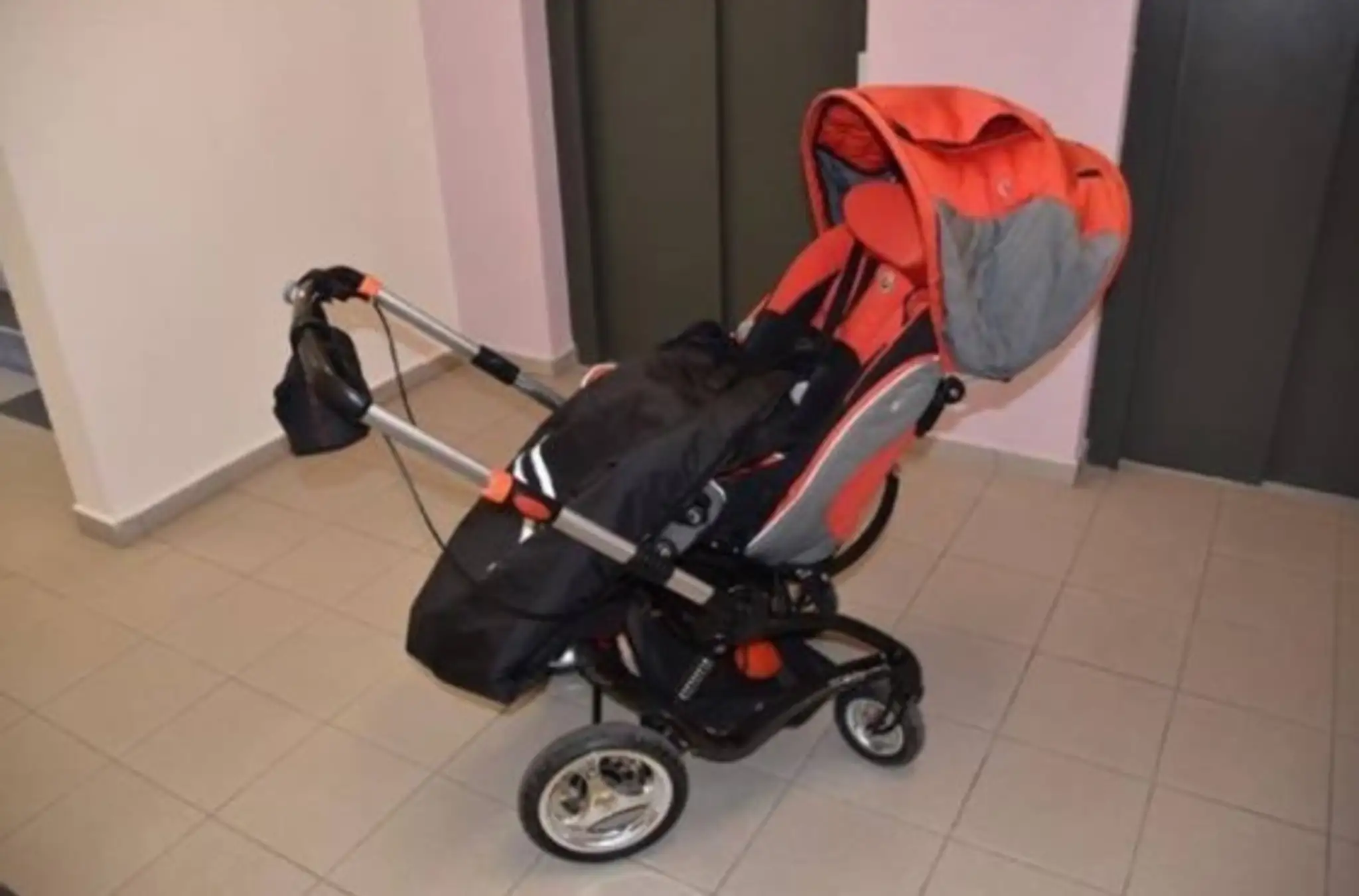 Špeciálny kočík ukradili na Kramároch.