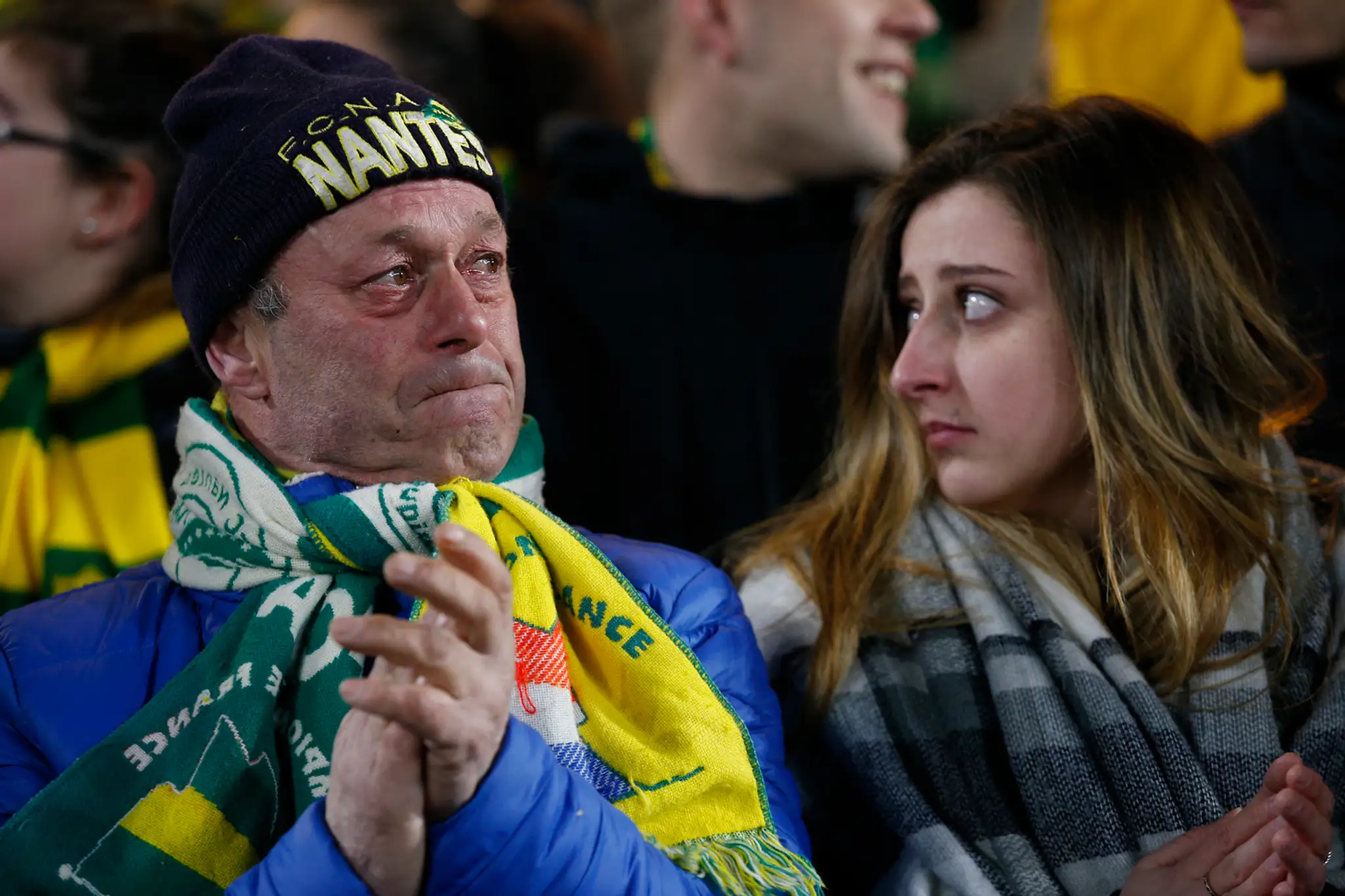Fanúšikovia Nantes si tričkom uctili pamiatku zmiznutého exhráča klubu Emiliana Salu v zápase so Saint-Étienne.