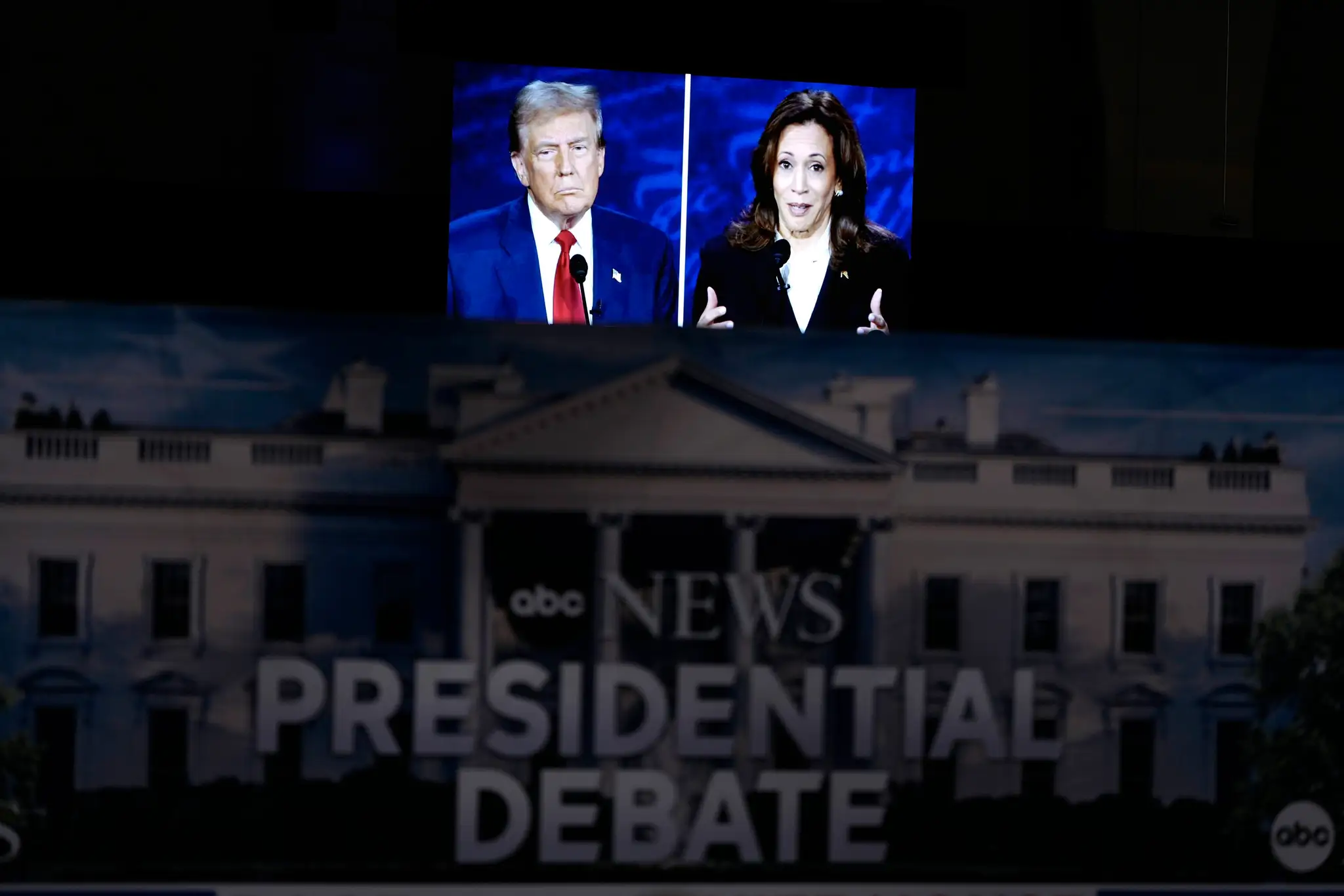 Na snímke Kamala Harrisová a Donald Trump počas prezidentskej debaty.
