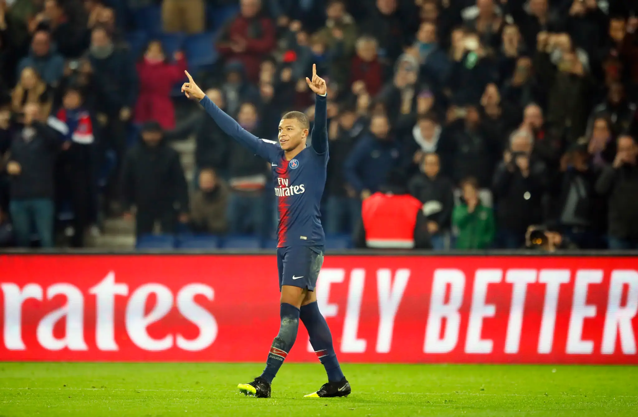 Edinson Cavani z PSG reaguje v dueli proti Nantes.