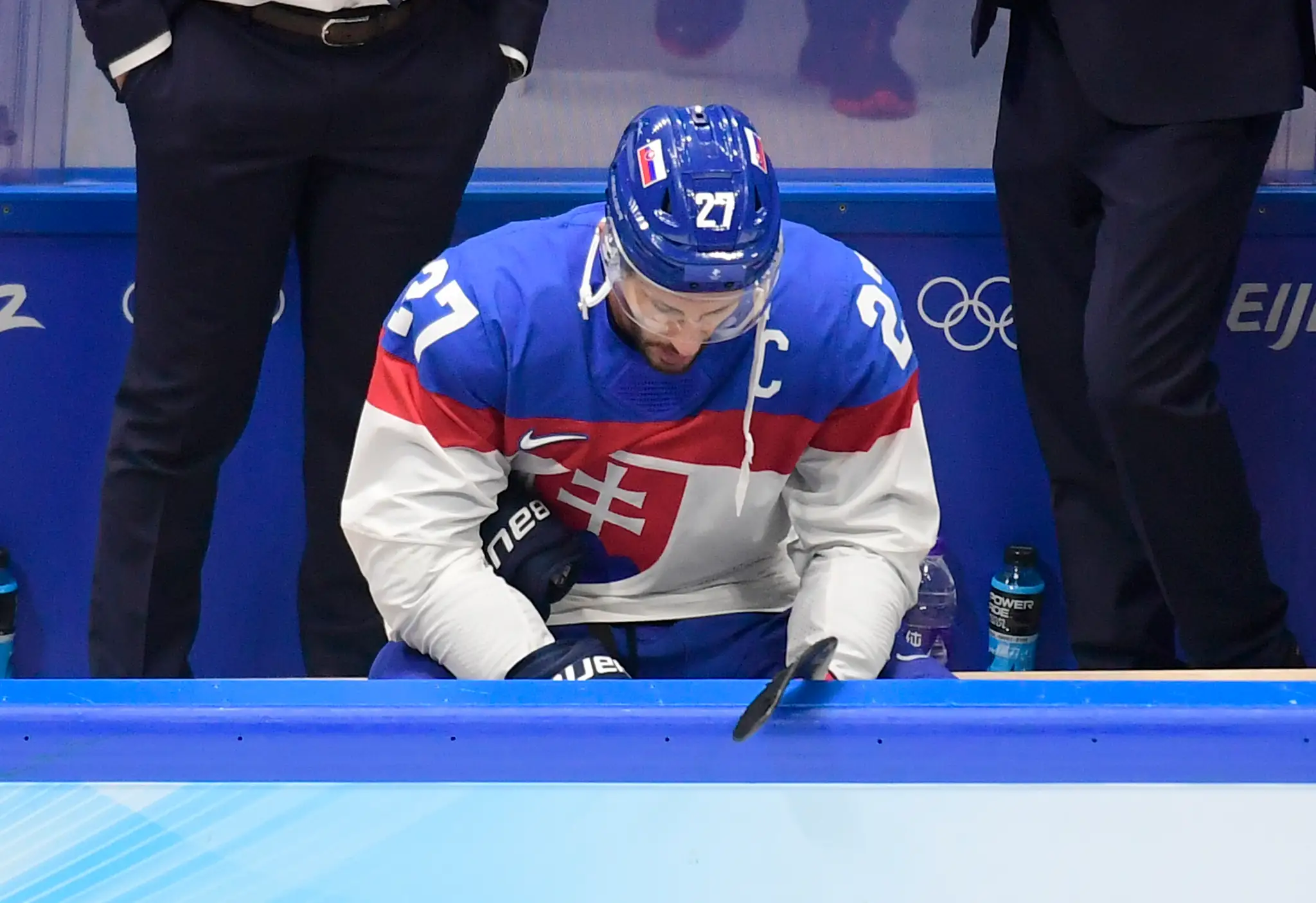 Smutný kapitán Marek Hrivík (Slovensko) po prehre s Fínskom v semifinále ZOH 2022.