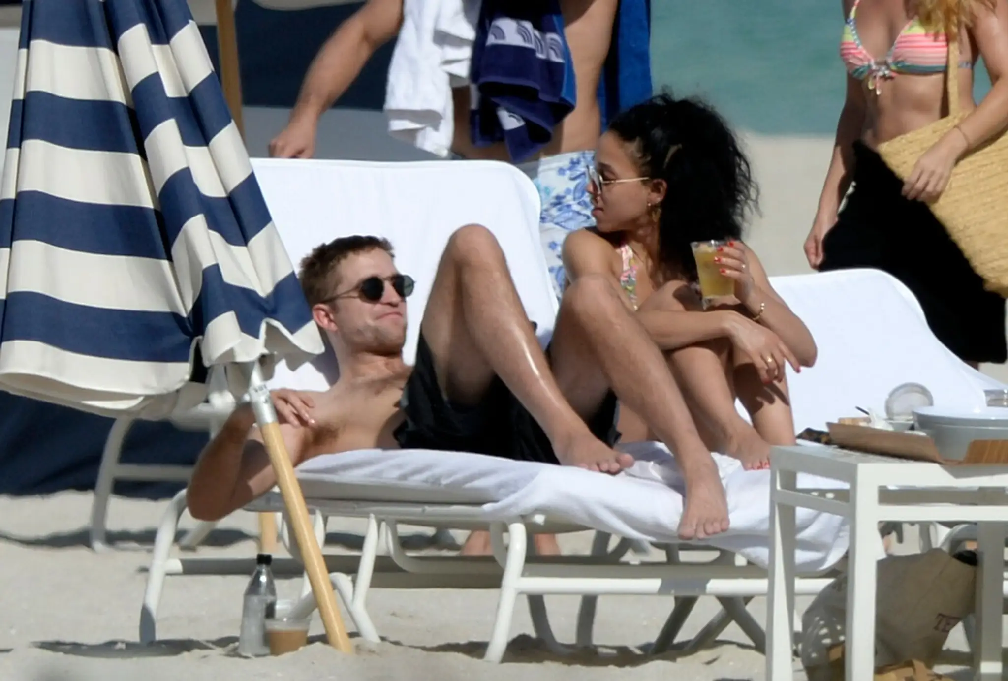 Robert Pattinson s priateľkou FKA Twigs.