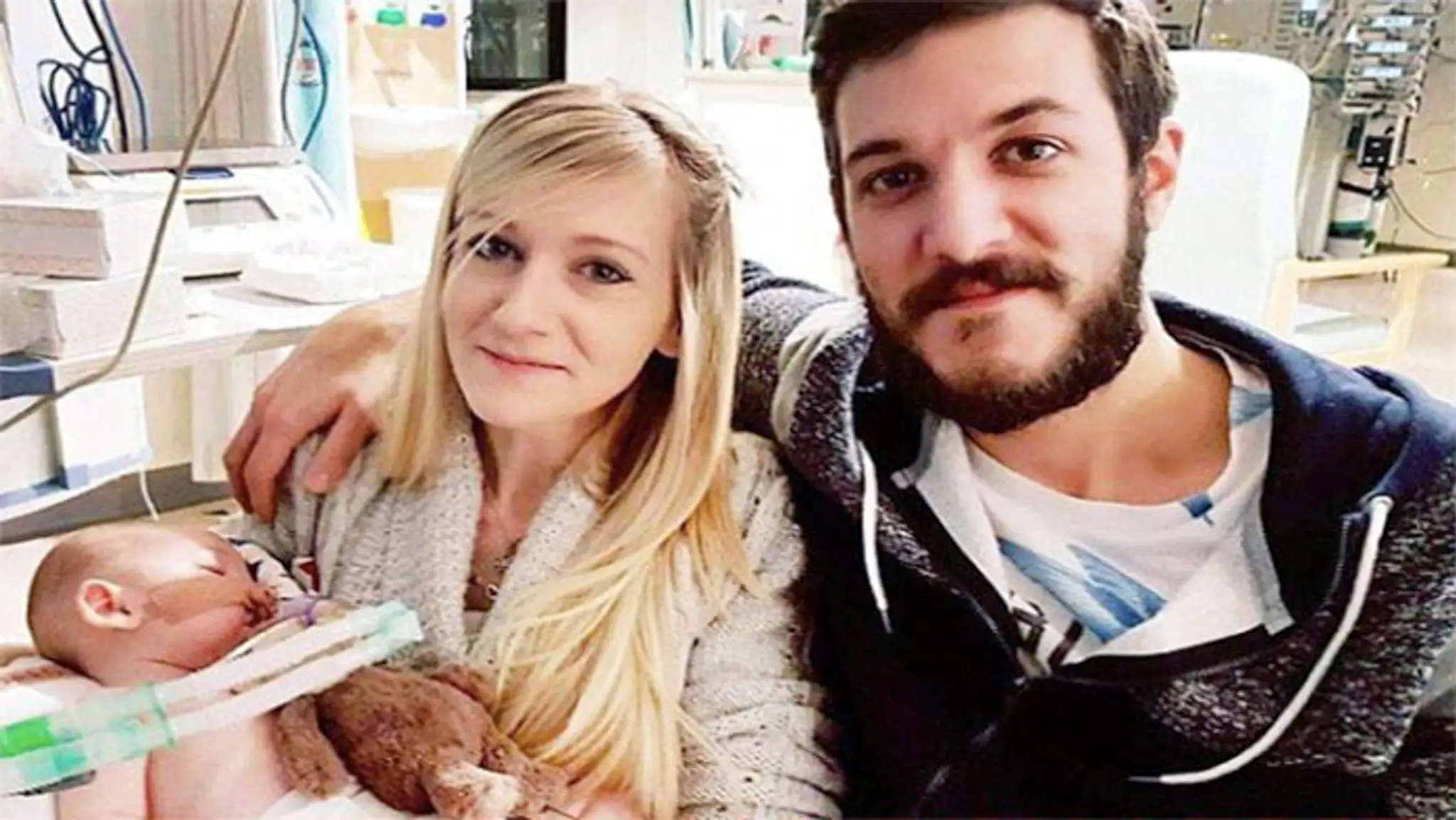 Charlie má odhodlaných a milujúcich rodičov. 