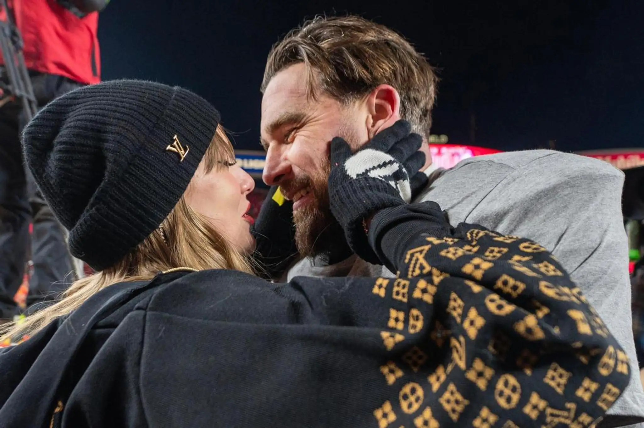Travis Kelce a Taylor Swift privítali nového člena rodiny.
