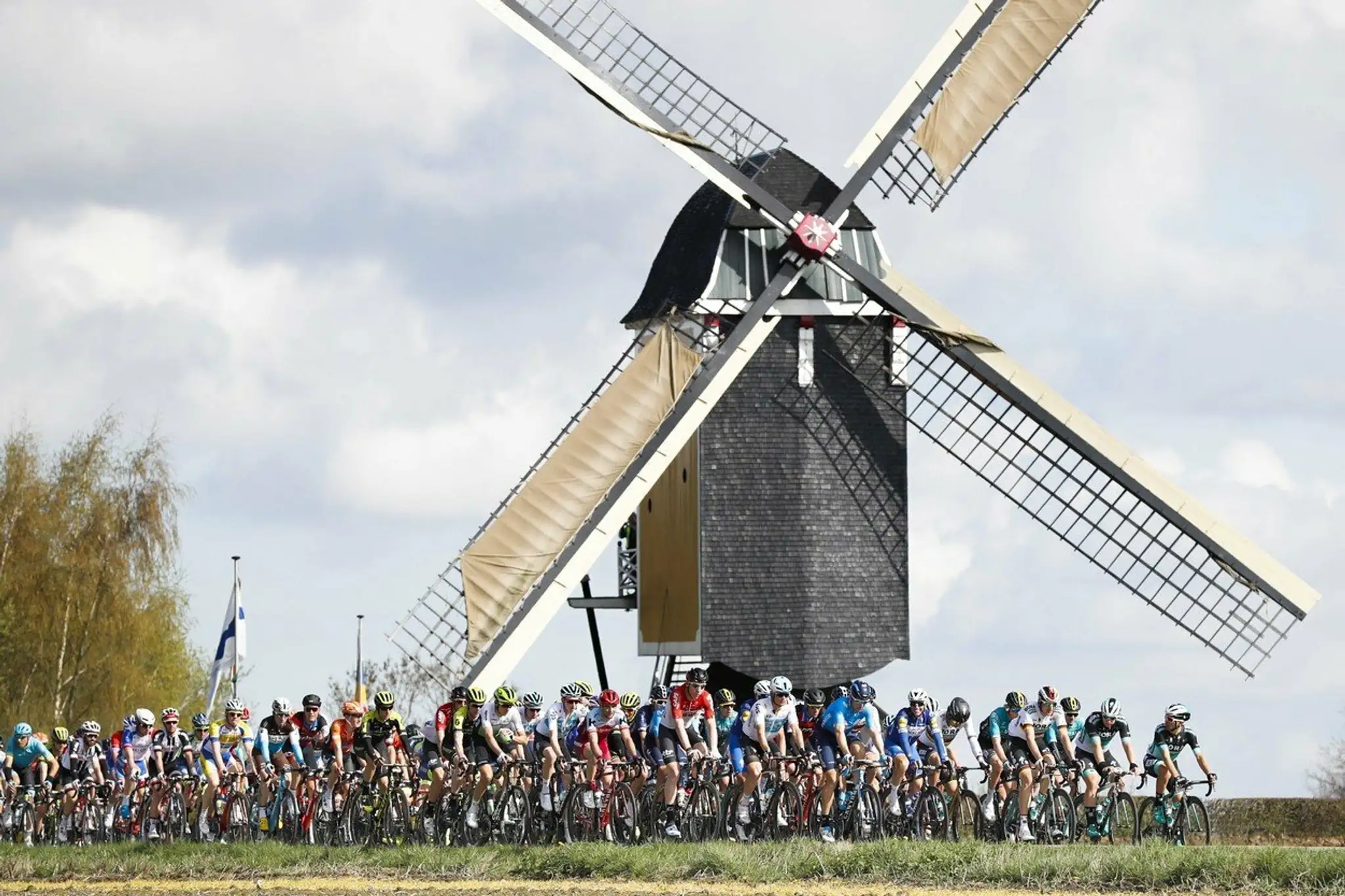Pelotón na Amstel Gold Race.