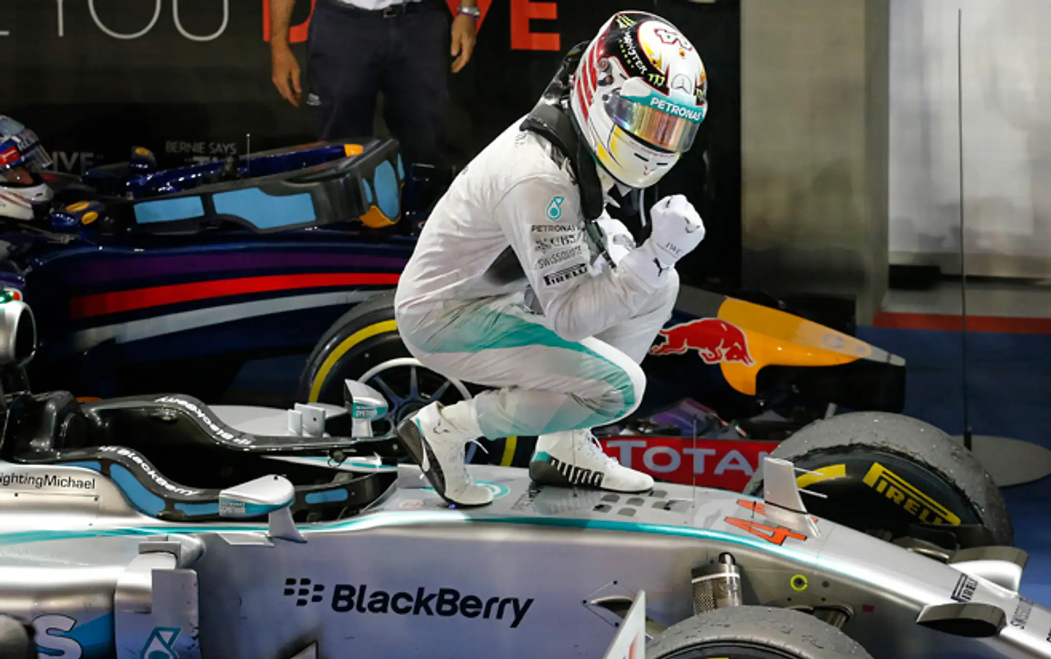 Lewis Hamilton - víťaz VC Singapuru