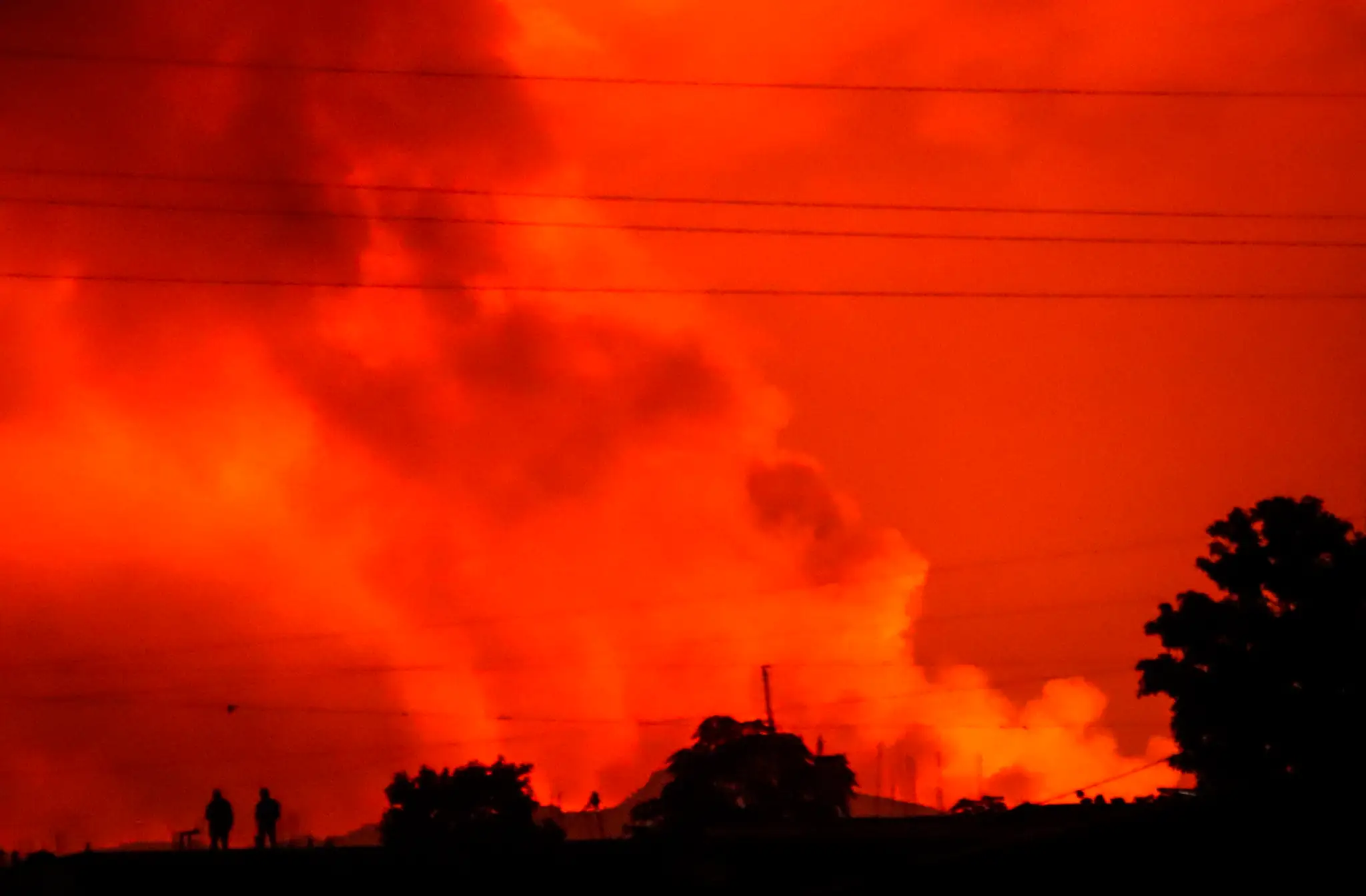 Erupcia sopky Nyiragongo ohrozuje neďaleké mesto Goma, kde vyteká láva