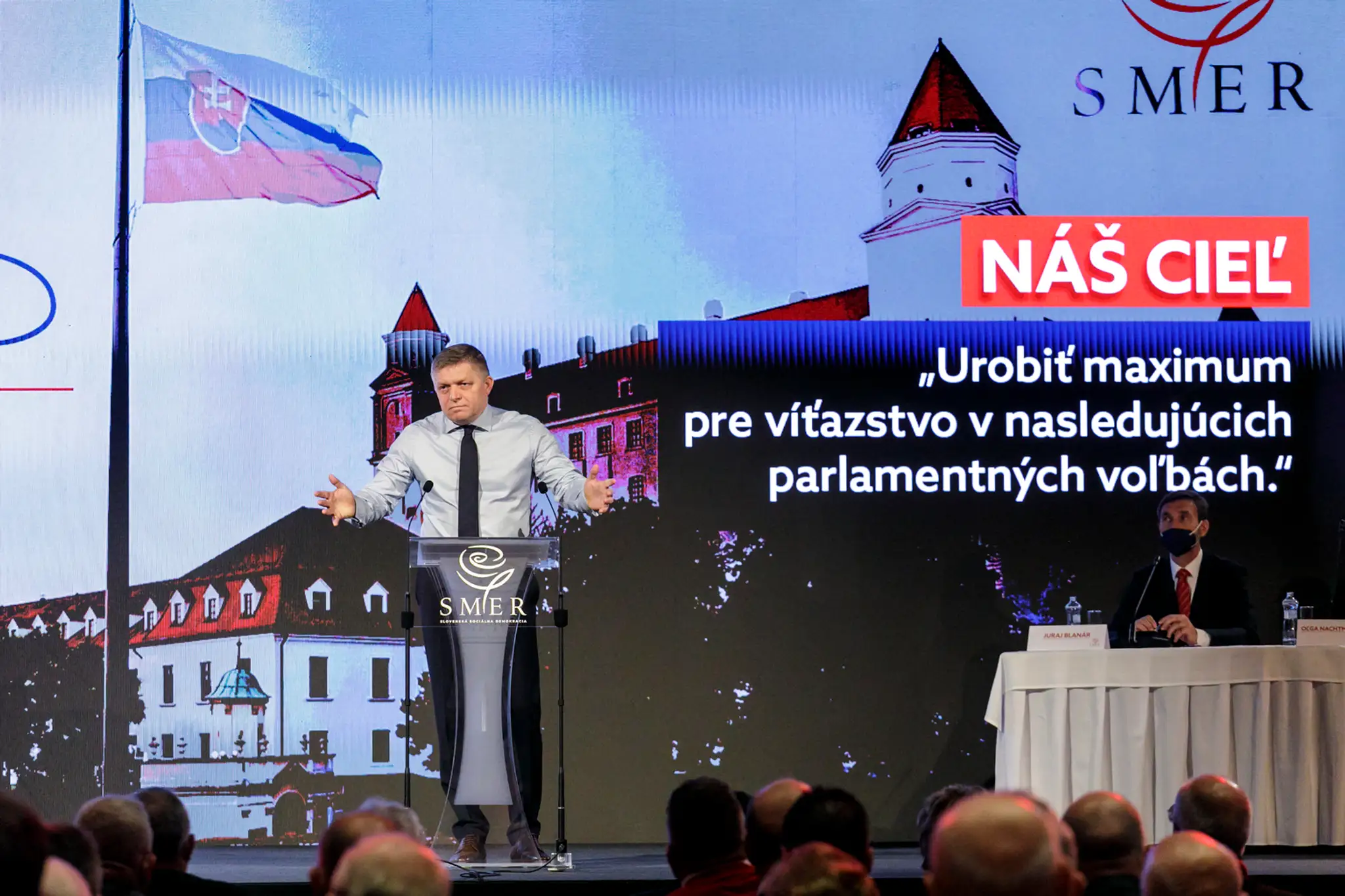 Predseda Smeru-SD Robert Fico počas pracovného snemu strany.