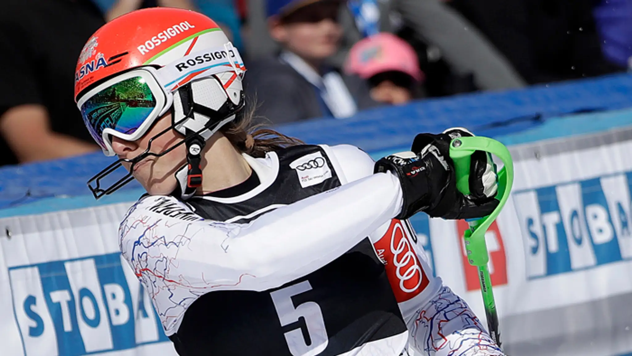 Nahnevaná Petra Vlhová po vypadnutí v 2. kole SP v americkom Squaw Valley.