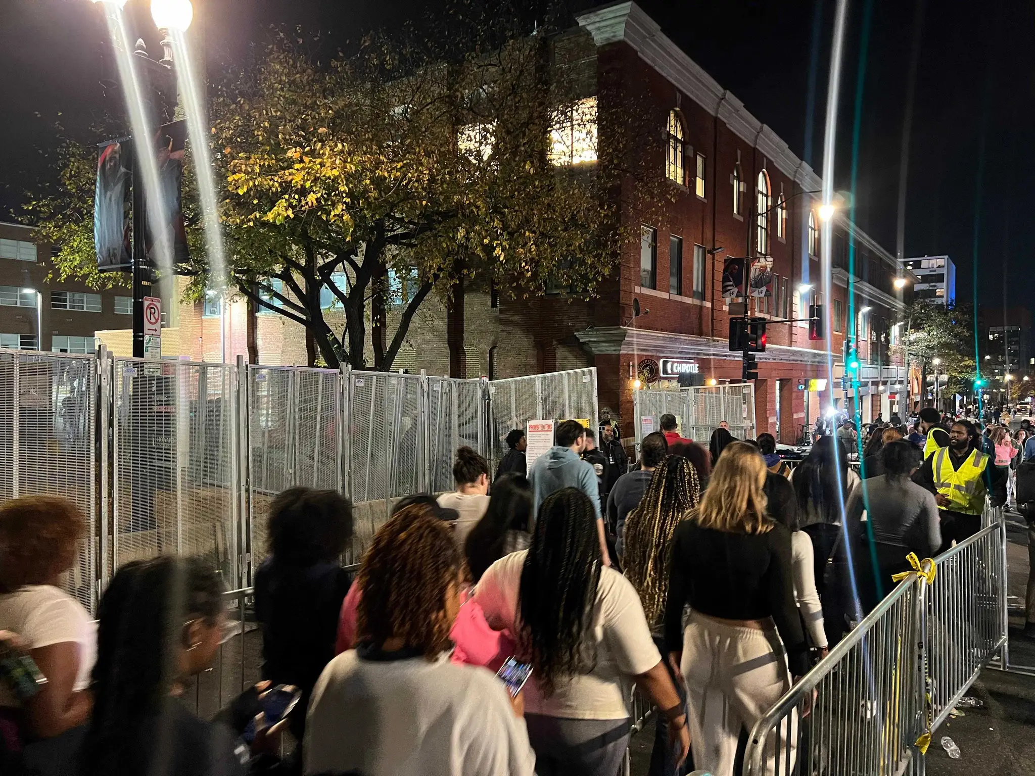 Volebná noc v Howard University, alma mater Kamaly Harrisovej