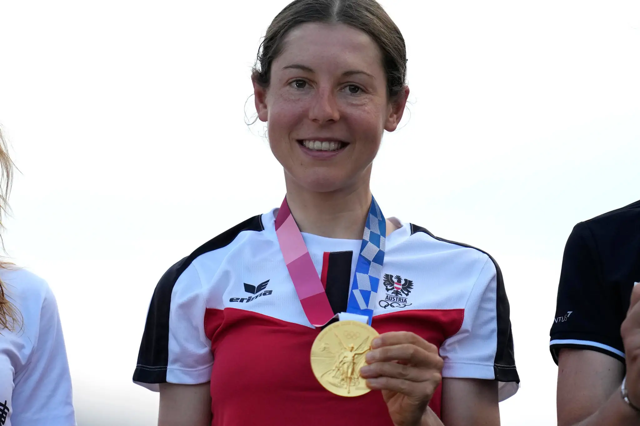 Anna Kiesenhoferová s olympijským zlatom.