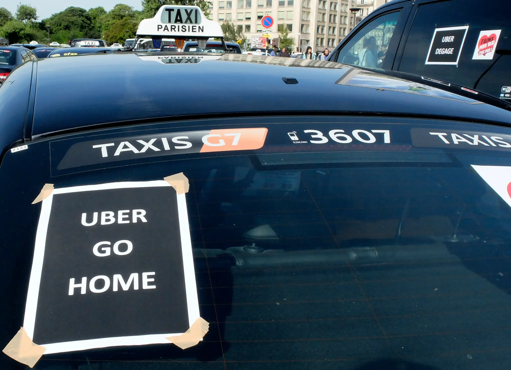 Protestujú proti alternatívnej službe Uber