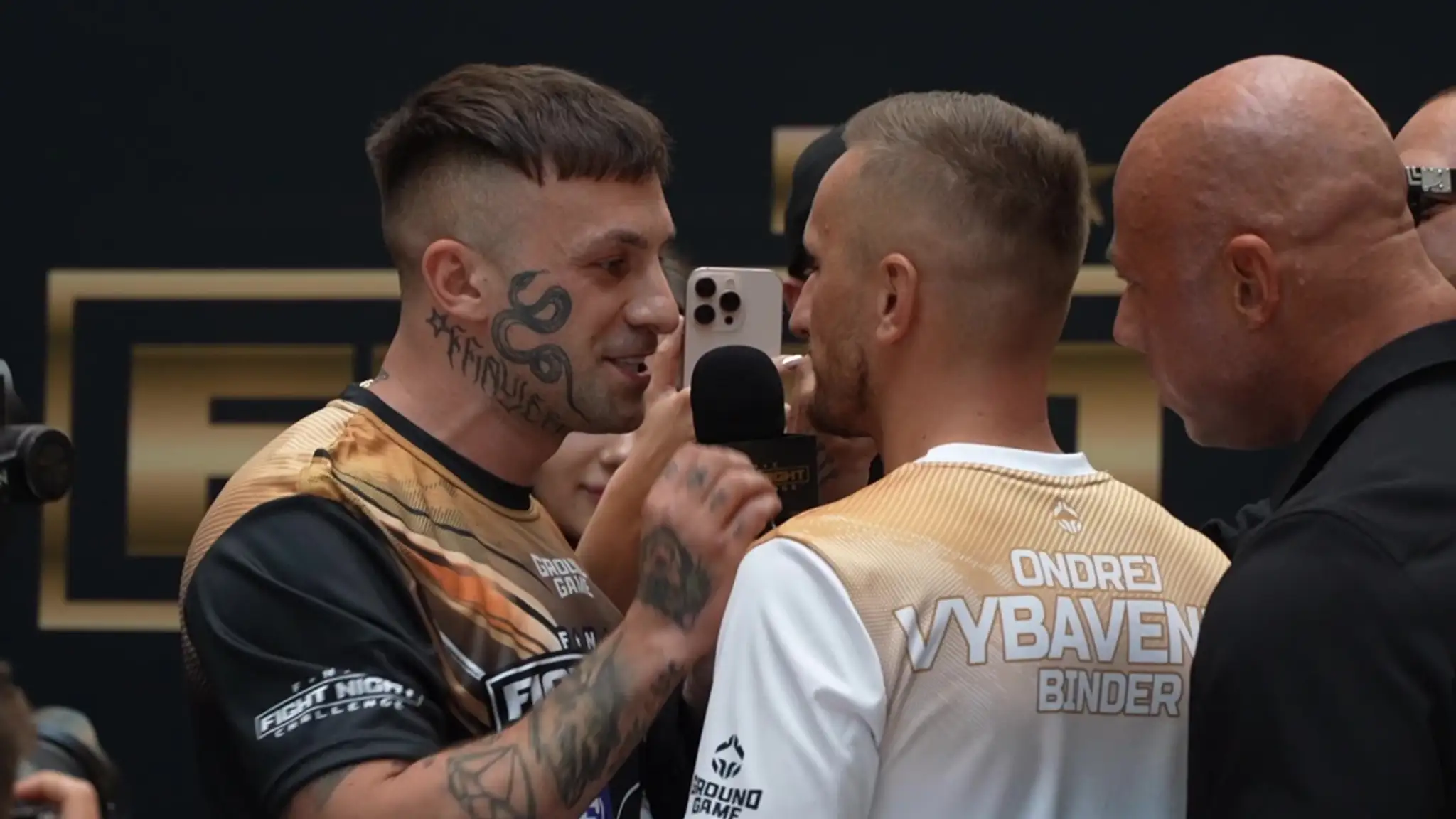 Frayer Flexking a Vybavenko na predzápasovom vážení Fight Night Challenge.