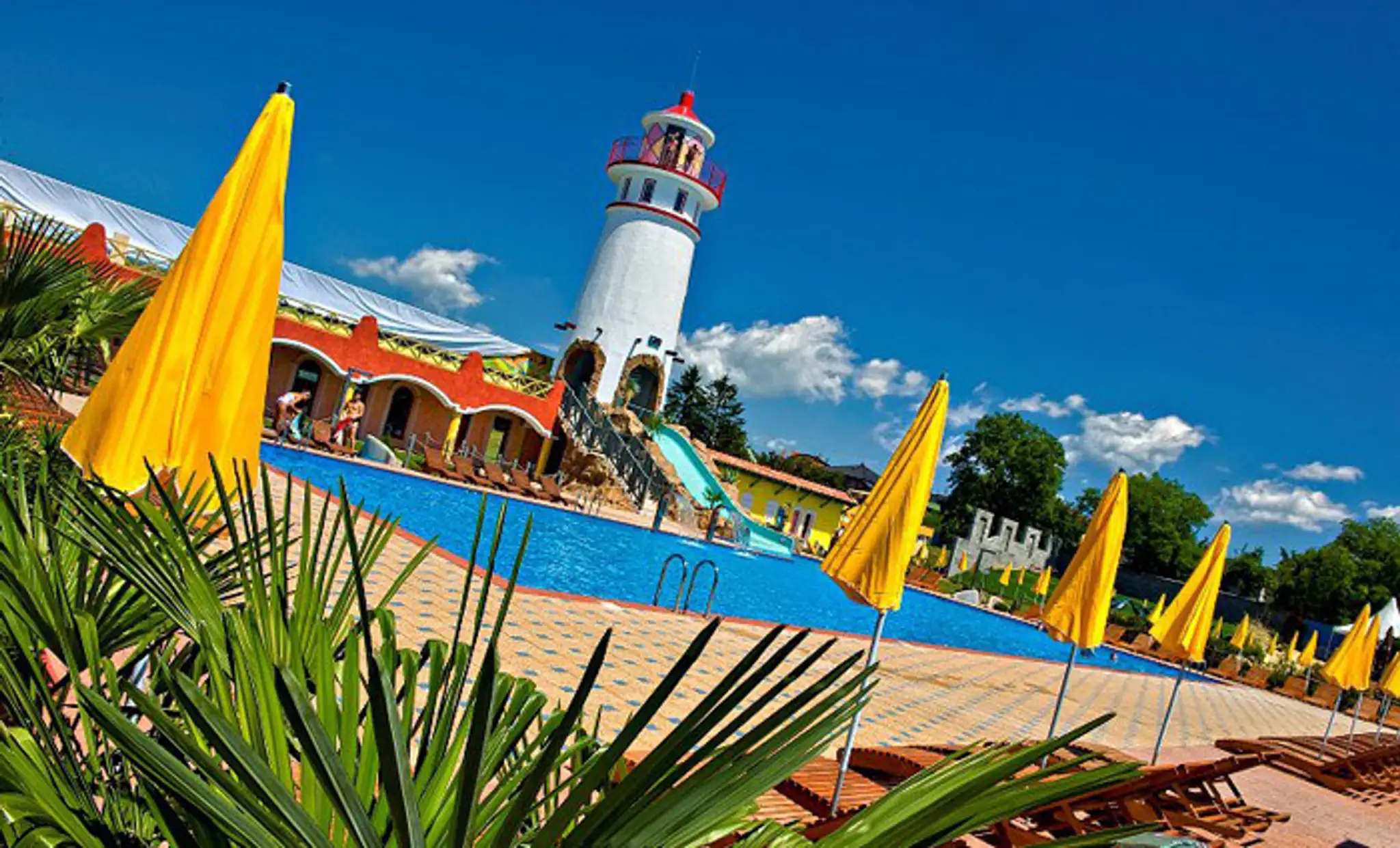 plaza2.jpg