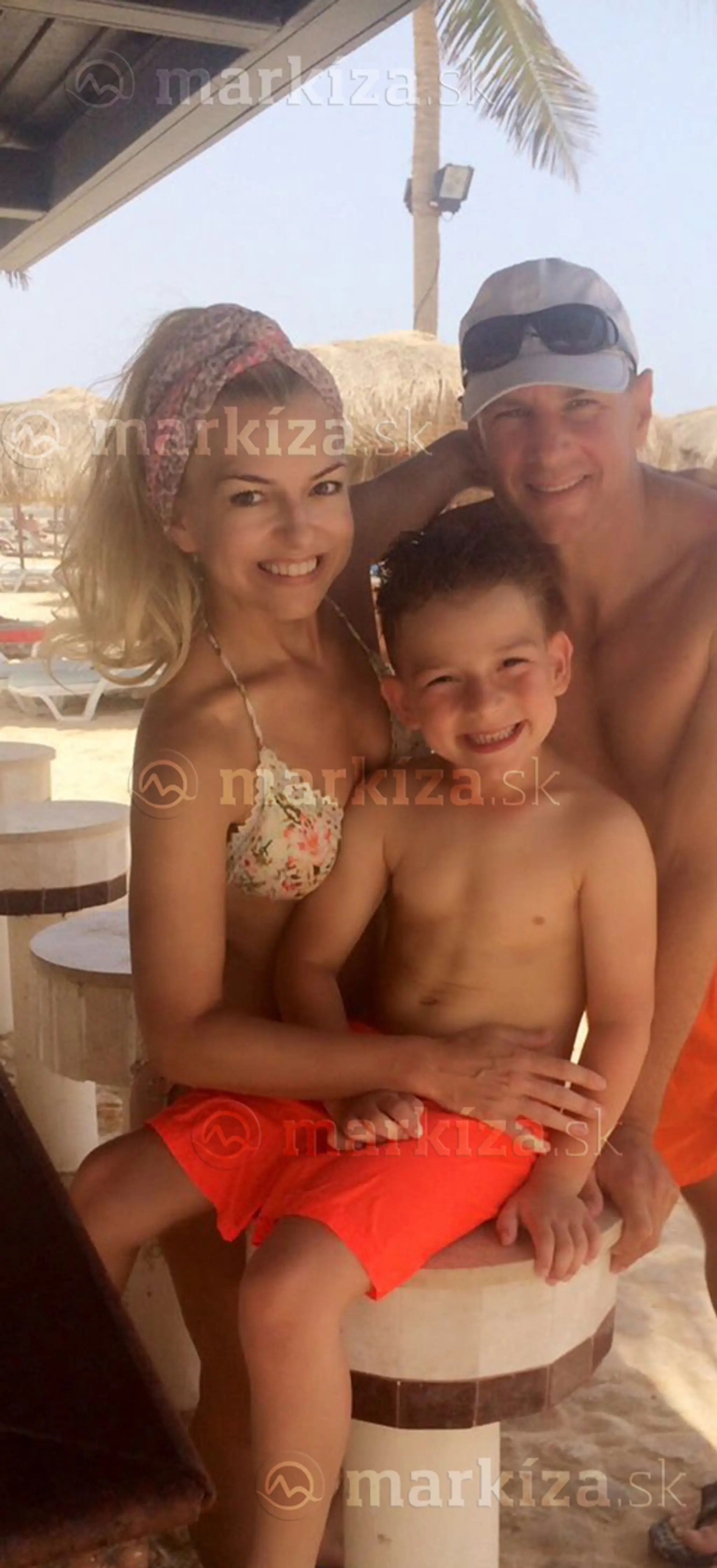 Zlatica Švajdová Puškárová a Patrik Švajda so synom Leom