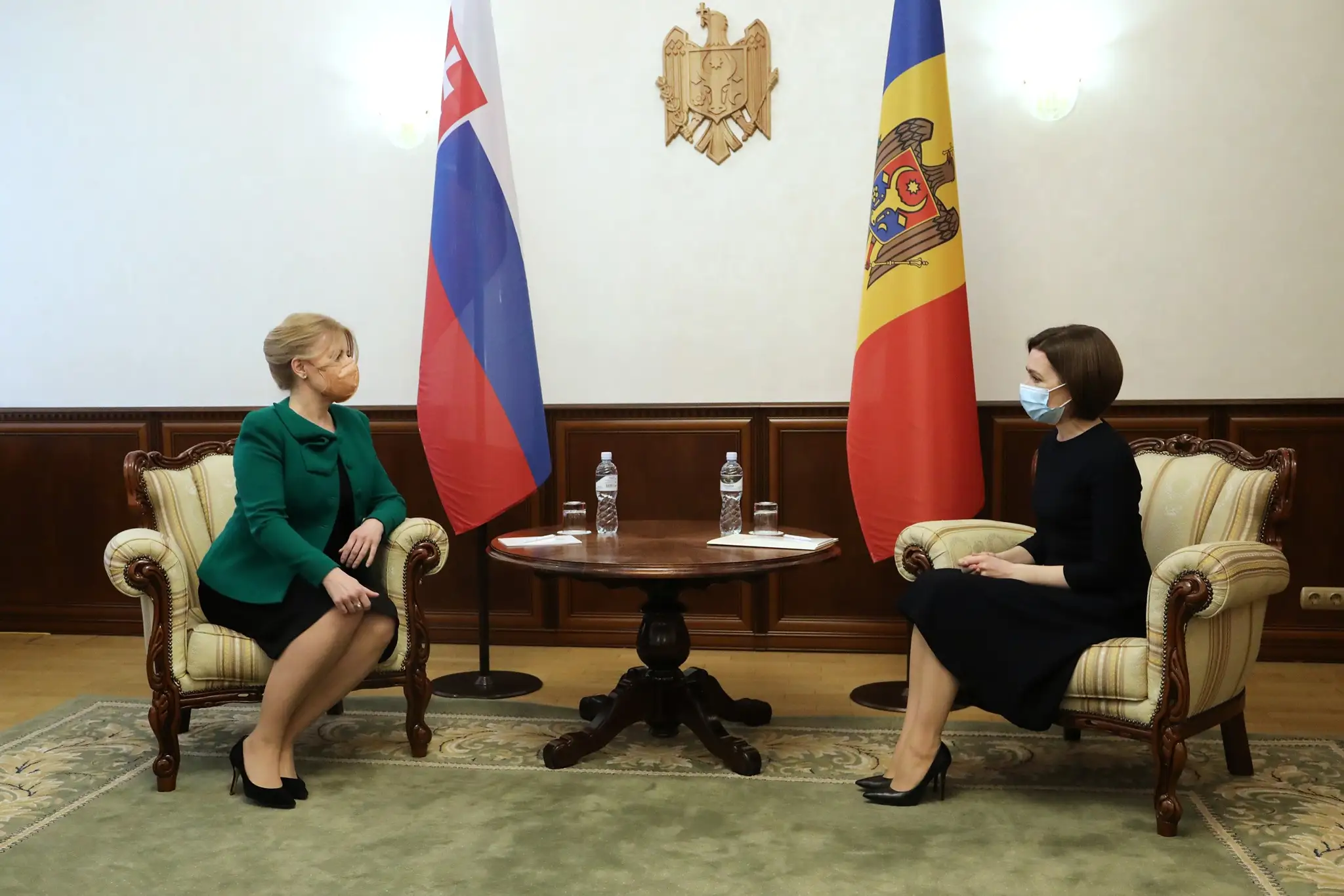 Moldavská prezidentka Maia Sanduová so slovenskou prezidentkou Zuzanou Čaputovou.