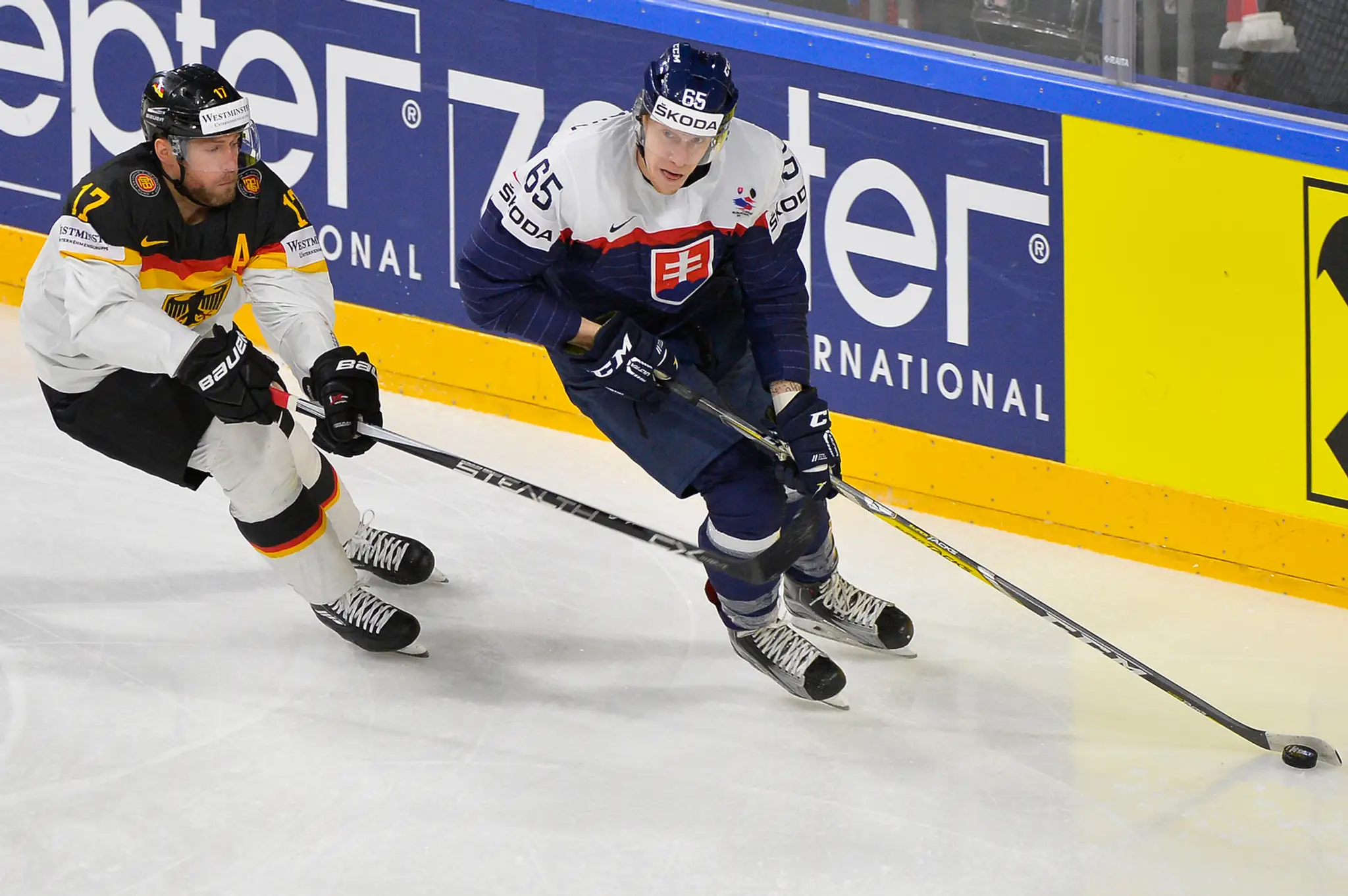 Michal Čajkovský (vpravo) uniká Nemcovi Marcusovi Kinkovi v dueli MS 2017.