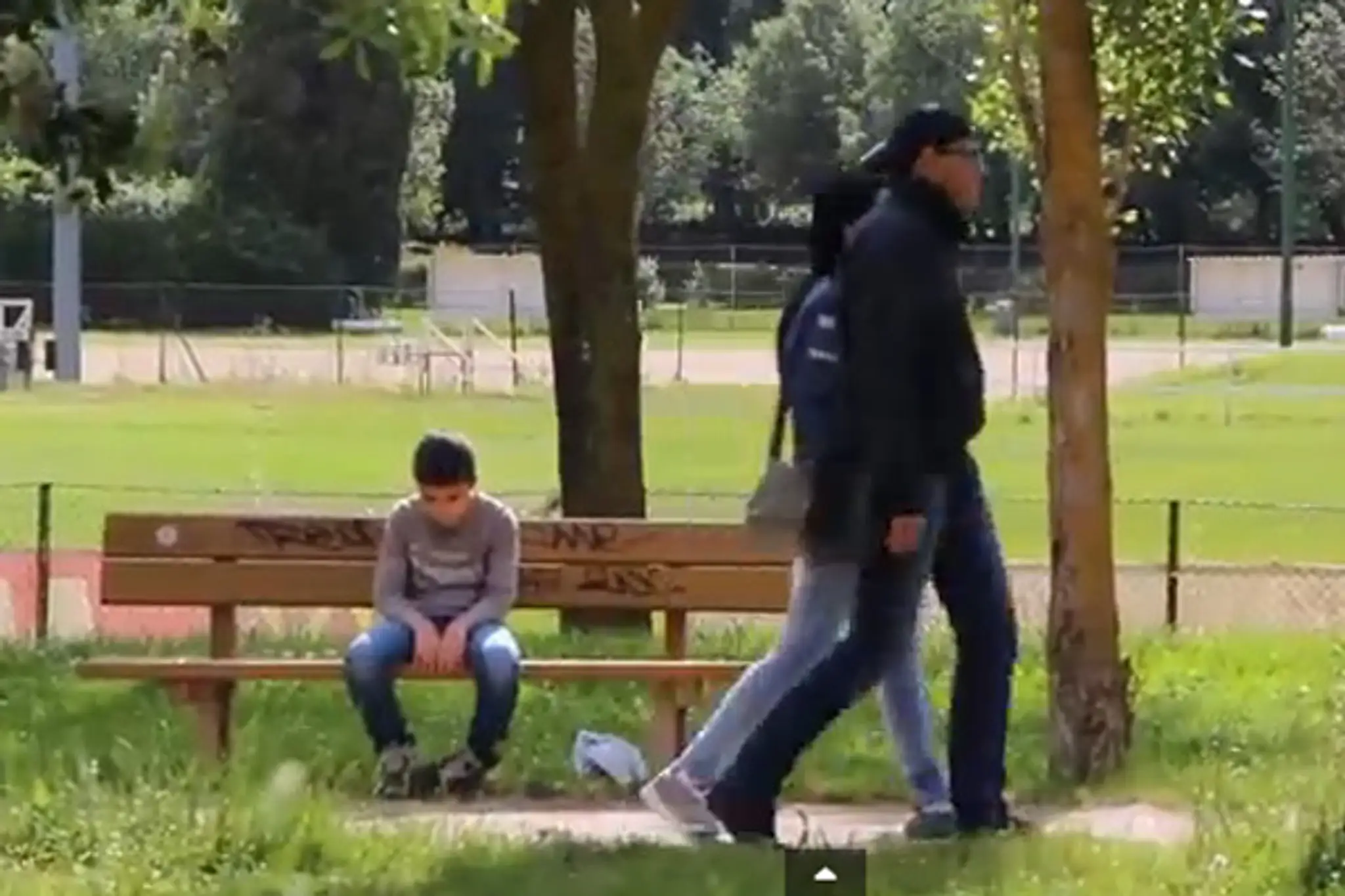 Stratenému chlapcovi nikto nepomohol