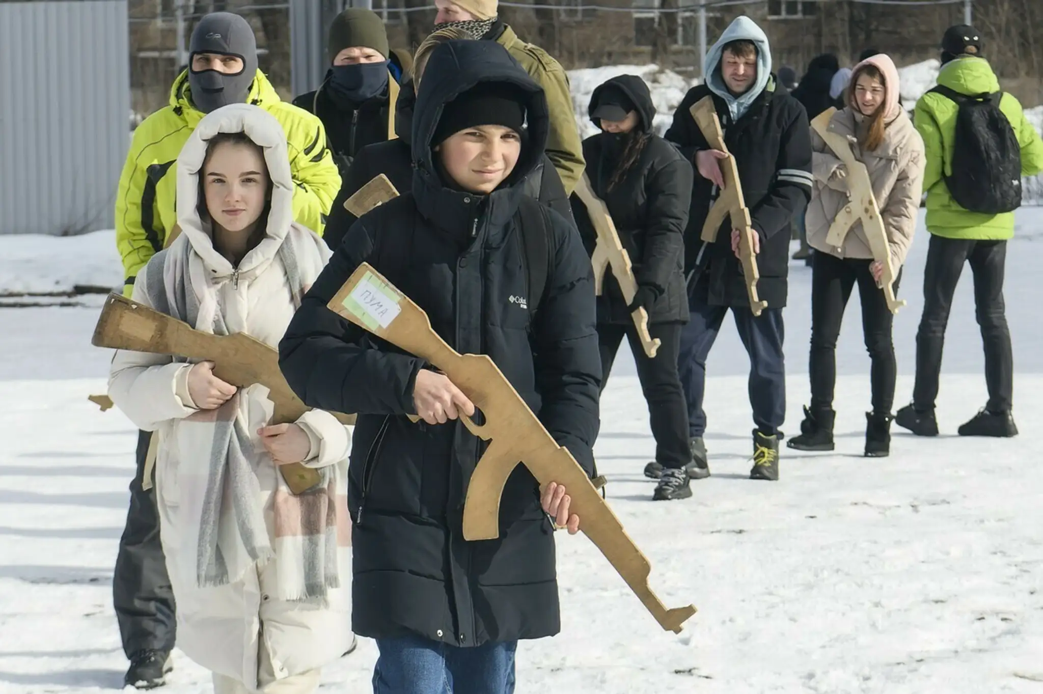 Na vojenskí tréning sa prihlasujú ženy, deti či dôchodcovia 
