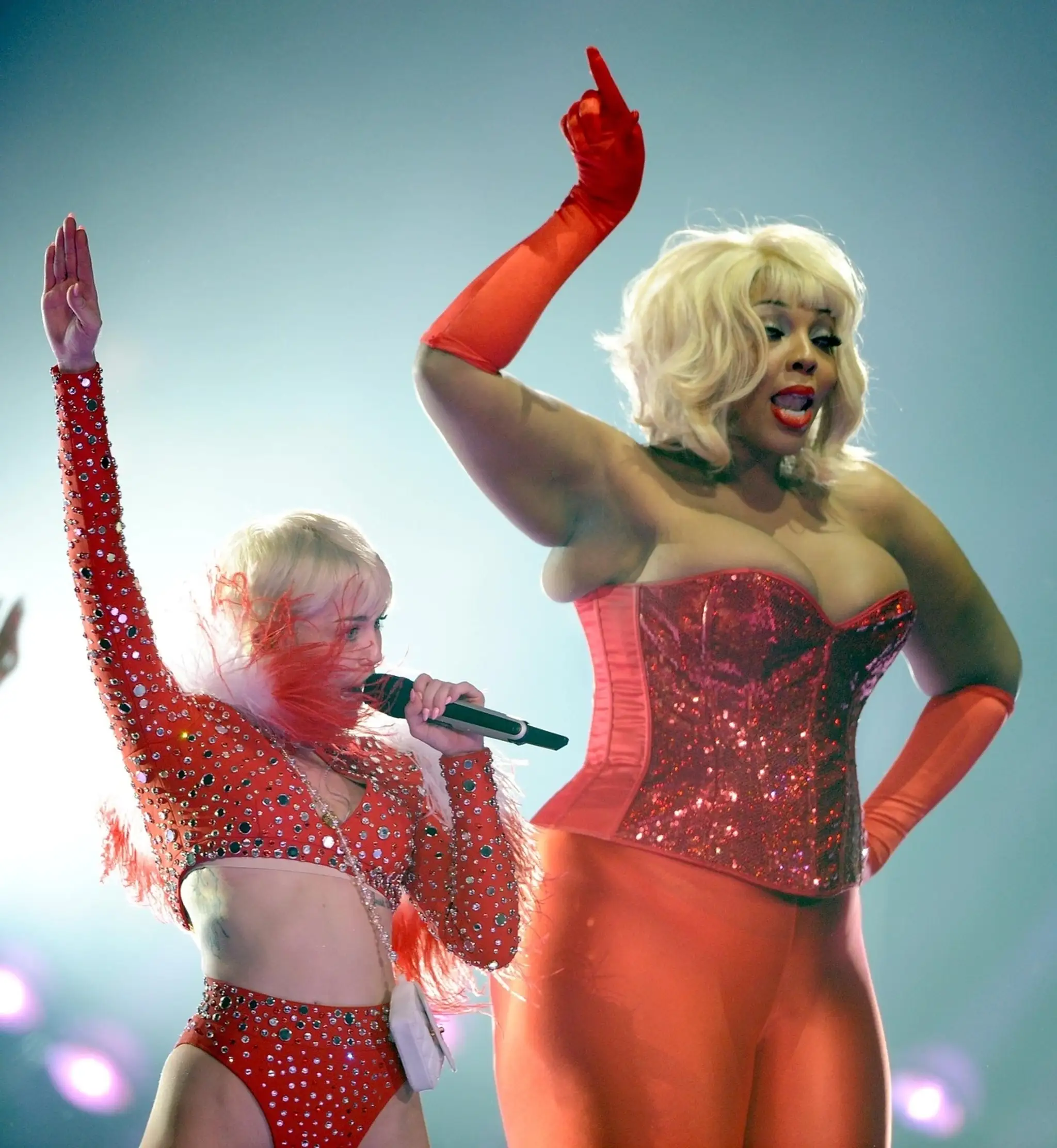 Miley Cyrus a Amazon Ashley