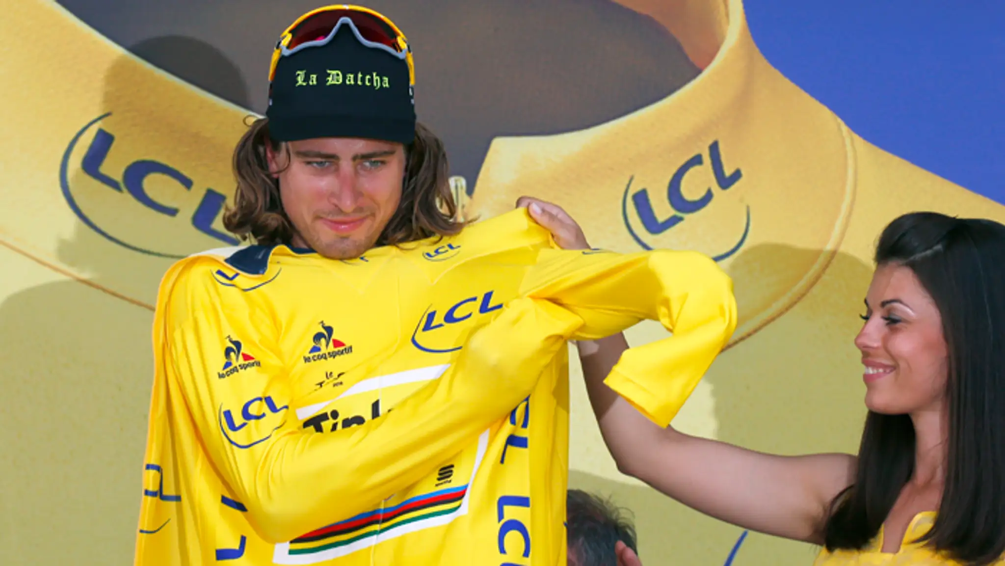 Peter Sagan si po 4. etape na TdF oblieka žltý dres.