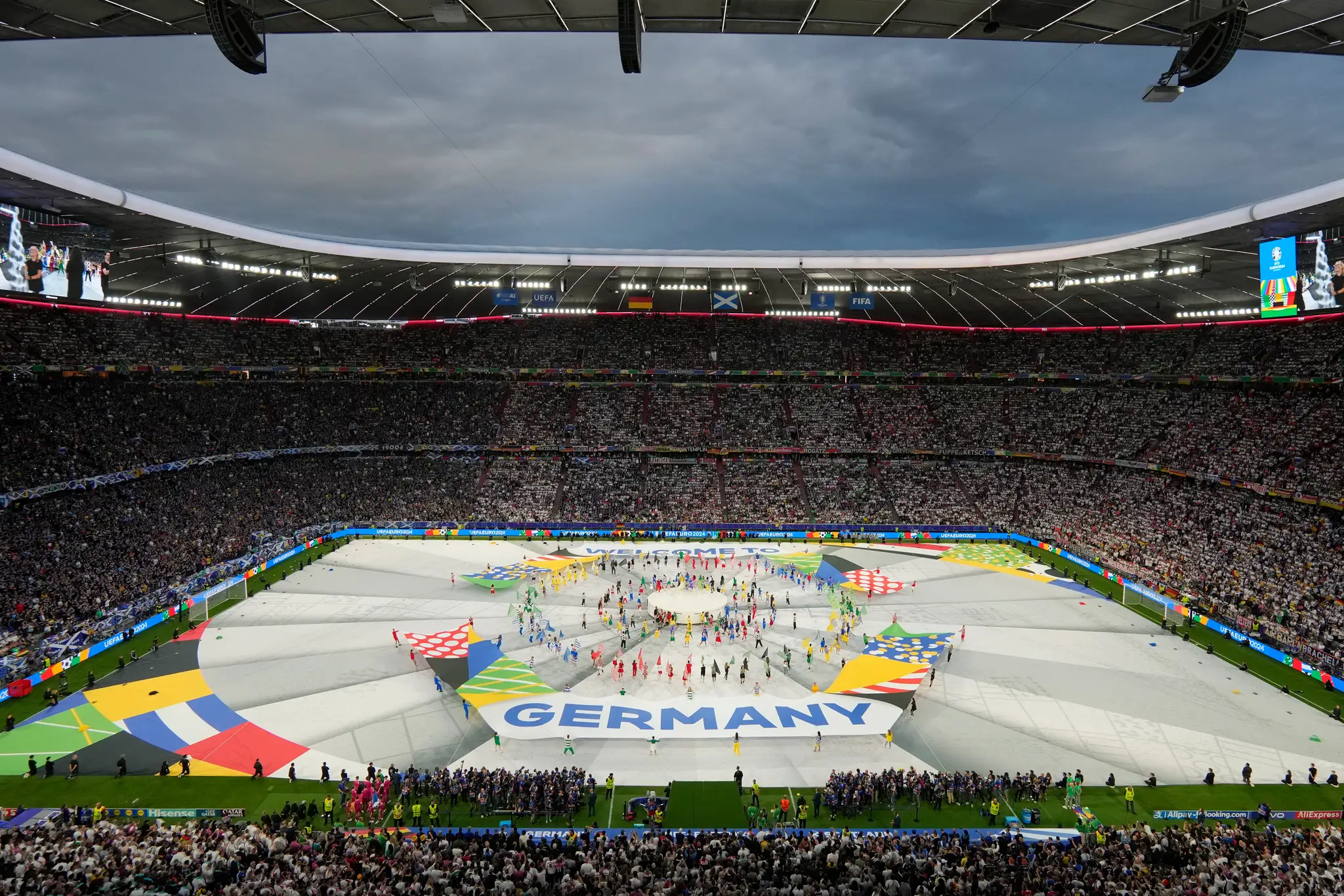 Na snímke otvárací ceremoniál pred úvodným zápasom A-skupiny ME vo futbale Nemecko - Škótsko v Mníchove.
