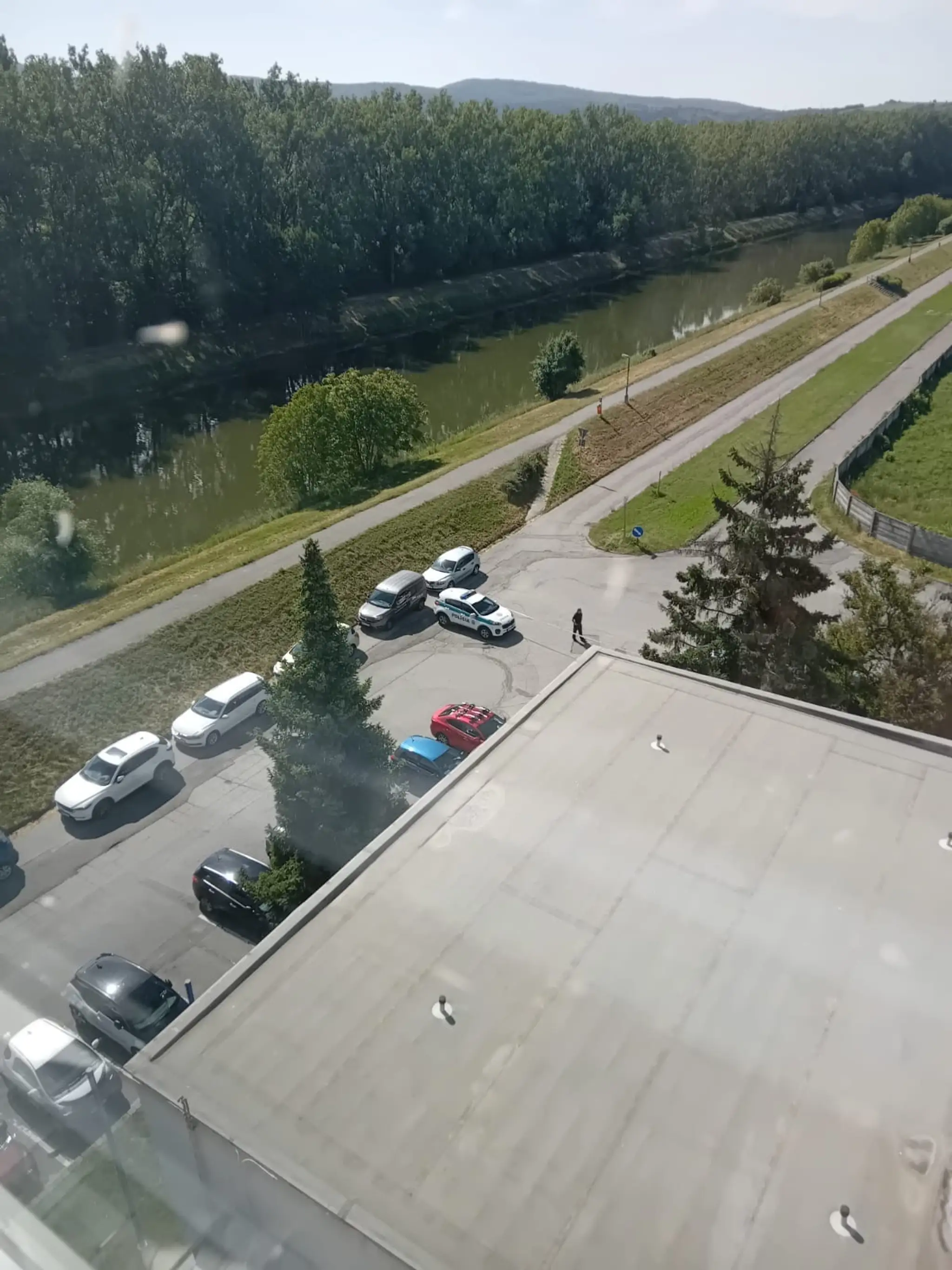 Nahlásenie bomby v aute manželky generálneho prokurátora.