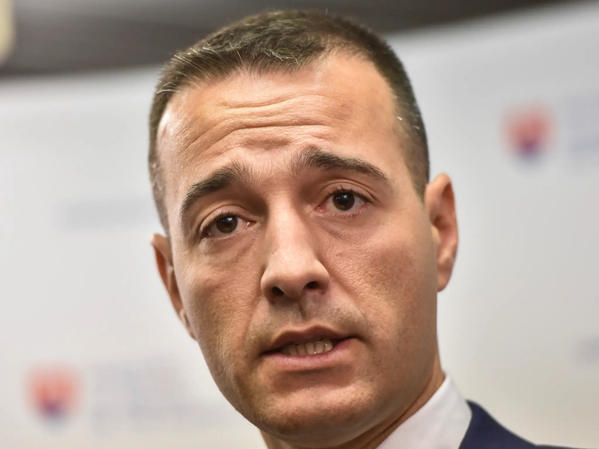 Na snímke prezident Talianskej futbalovej federácie Carlo Tavecchio počas tlačovej konferencie po tom, ako rezignoval.
