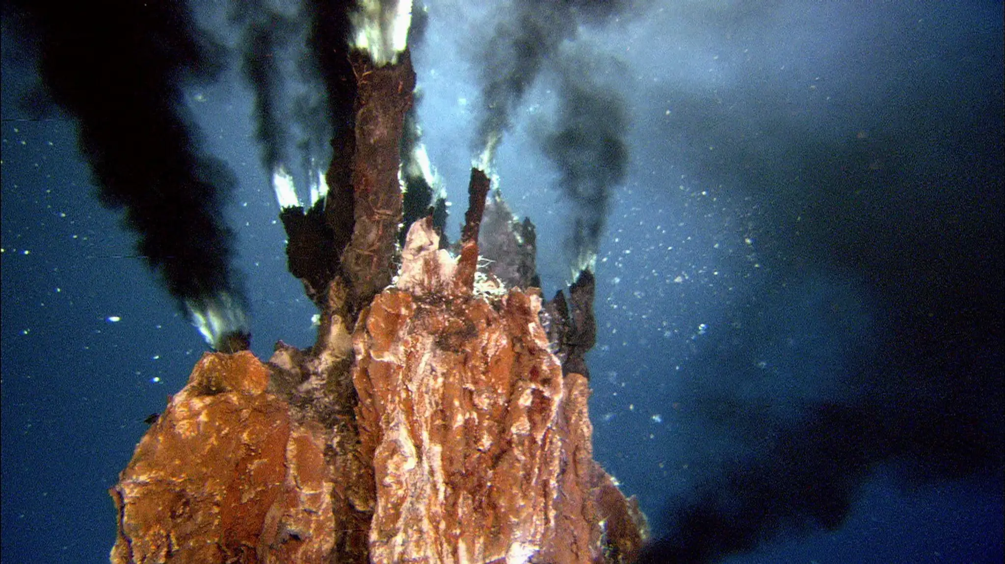 Hydrotermálne prieduchy.