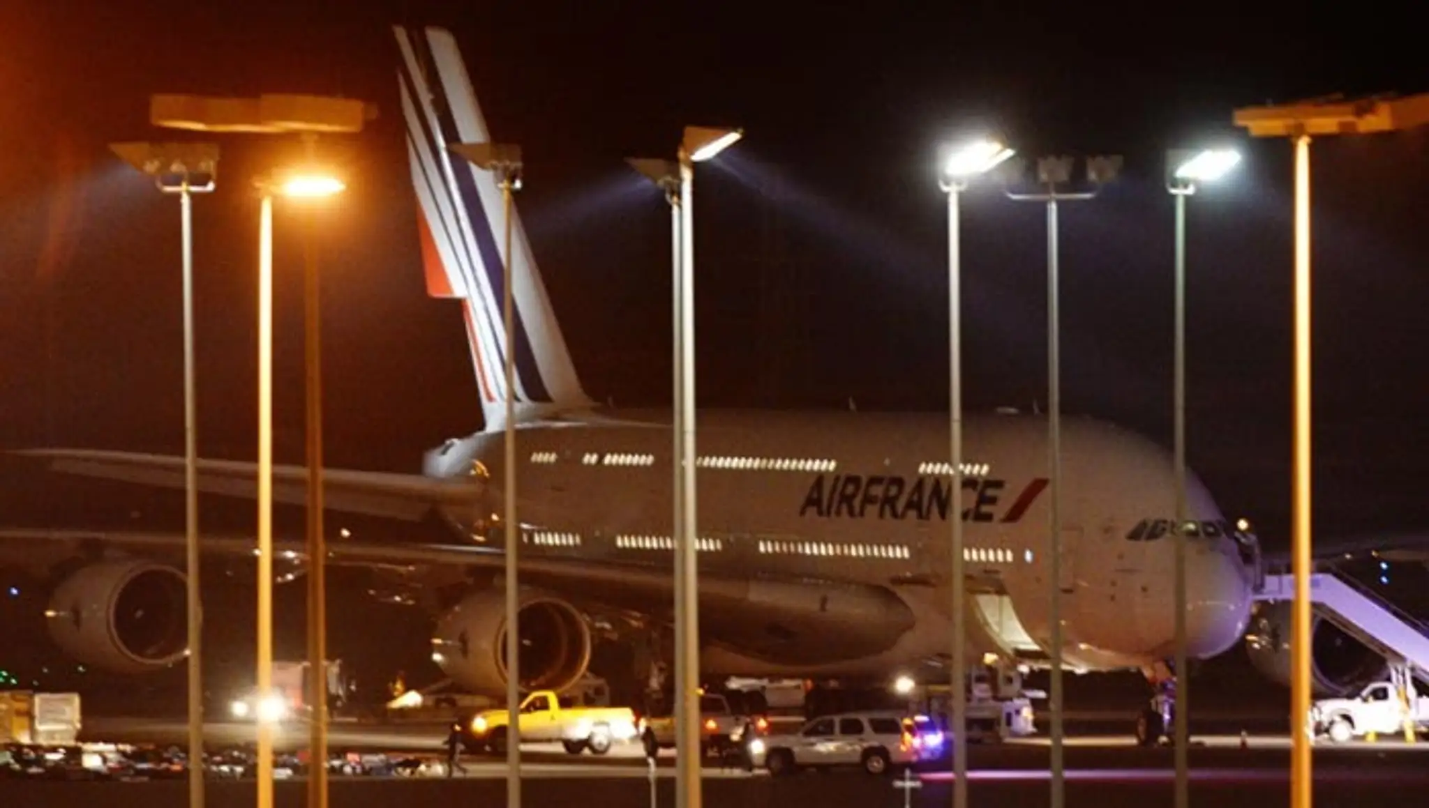 Dve lietadlá spoločnosti Air France smerujúce zo Spojených štátov do Paríža boli presmerované z dôvodu anonymných vyhrážok bombo