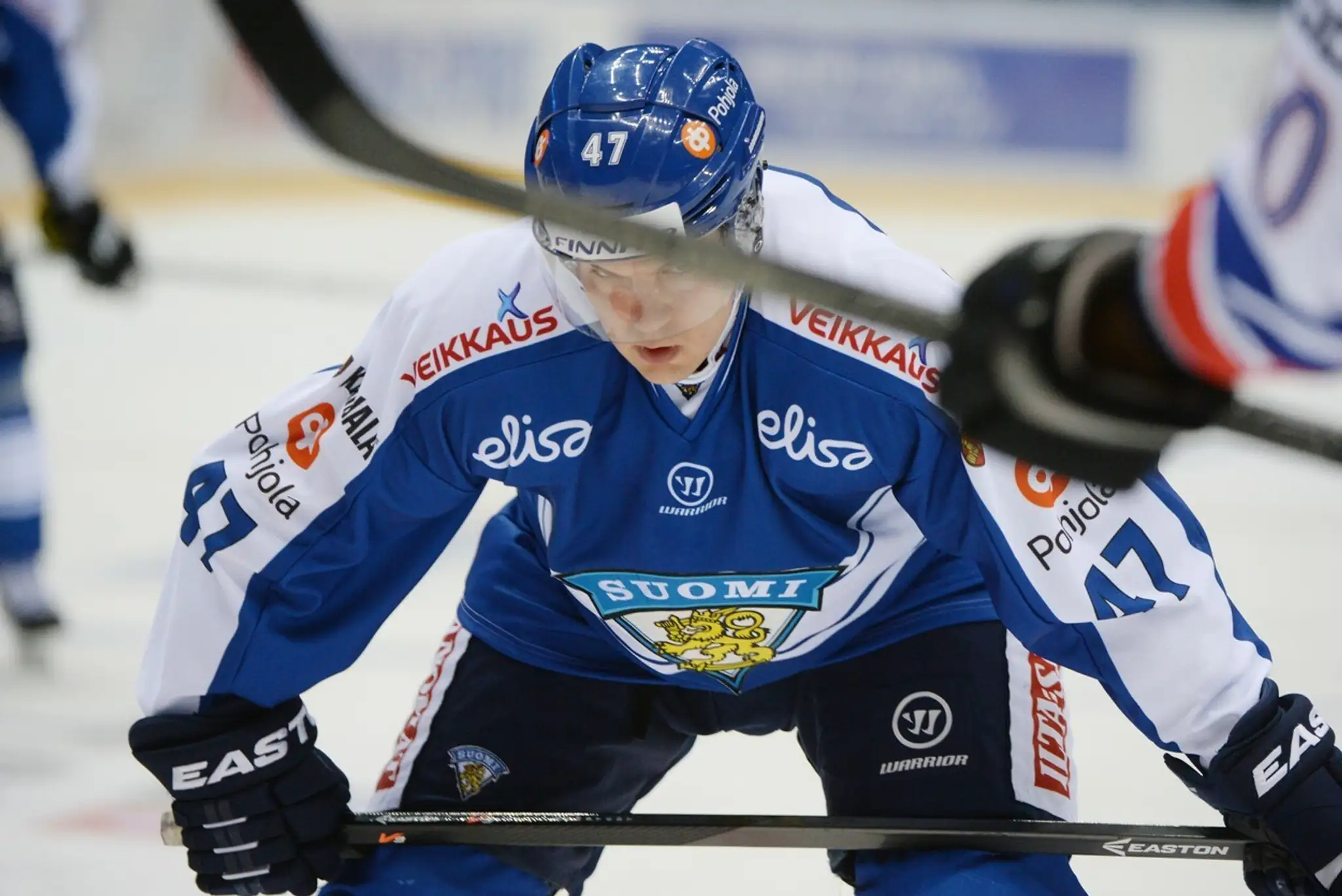 Teemu Ramstedt na rchívnej snímke z roku 2014 v drese fínskej reprezentácie.