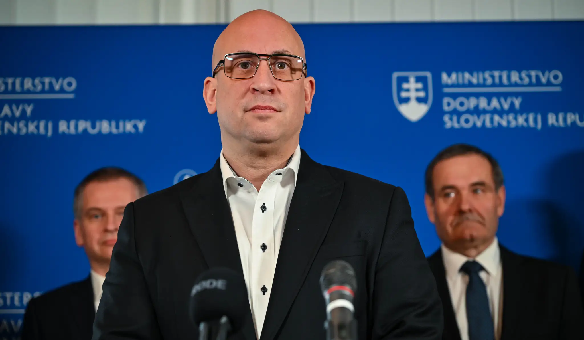 Na snímke minister dopravy SR Jozef Ráž ml. (nominant Smeru-SD) počas tlačovej konferencie.
