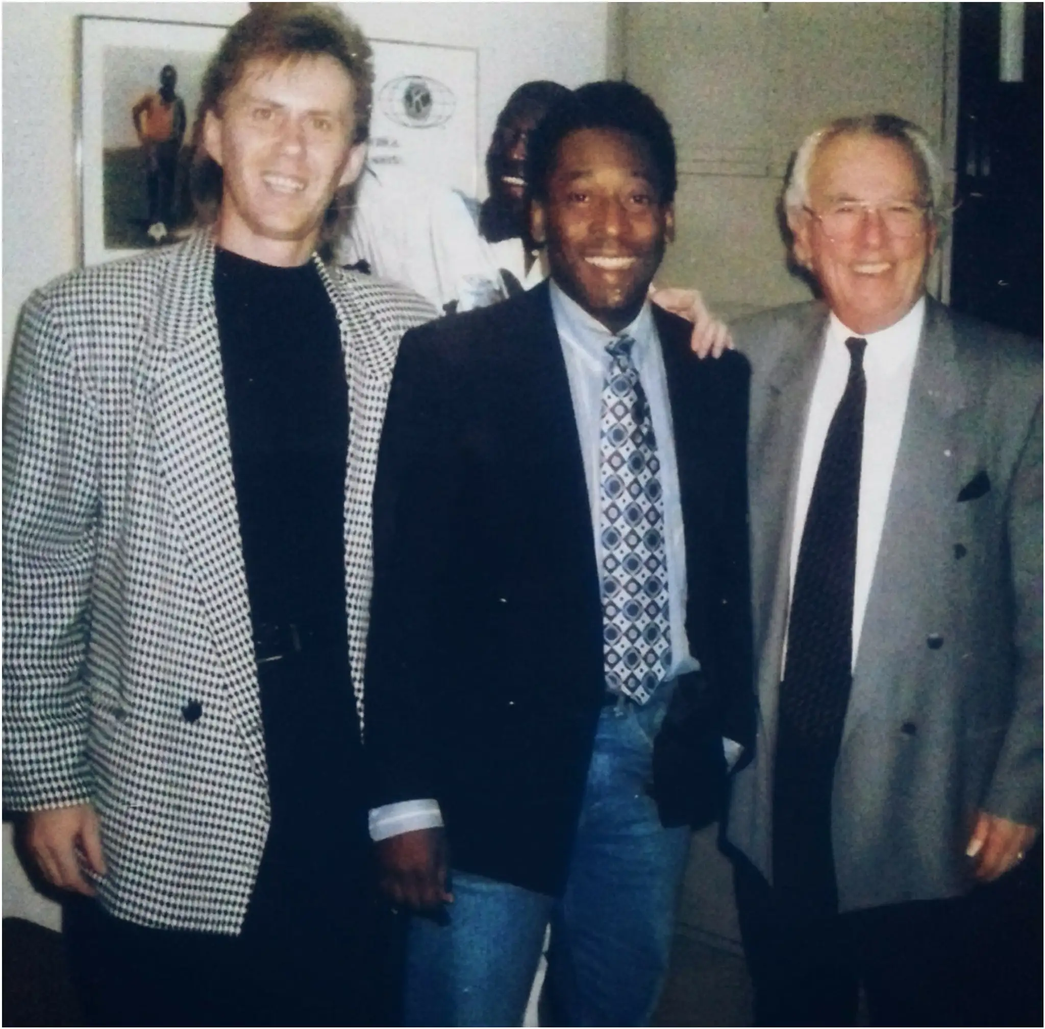 Silná trojka nerozlučných a veľkých priateľov. Joe Borbély, Pelé a profesor Julio Mazzei v kancelári kráľa futbalu v New Yorku.