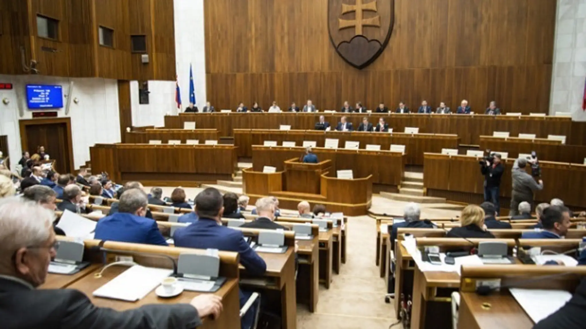 Kamión takmer zabil troch ľudí