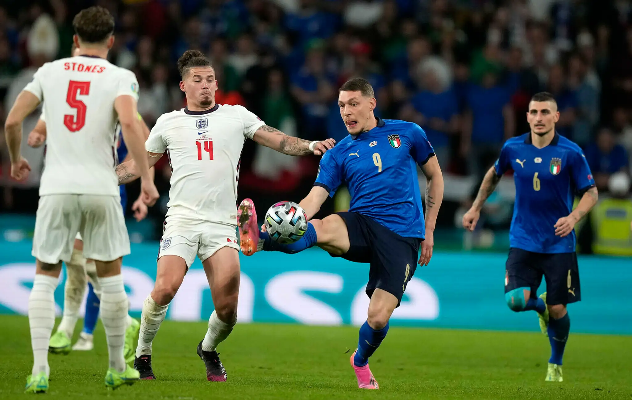 Záber z duelu medzi Anglickom a Talianskom.