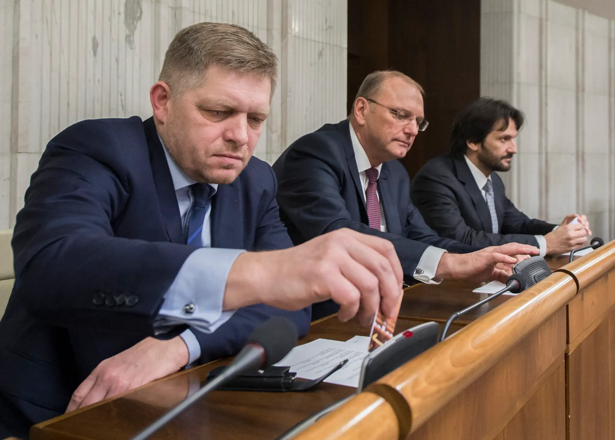 Na snímke zľava poslanci NR SR Robert Fico,  Ľubomír Vážny a Robert Kaliňák (SMER-SD)