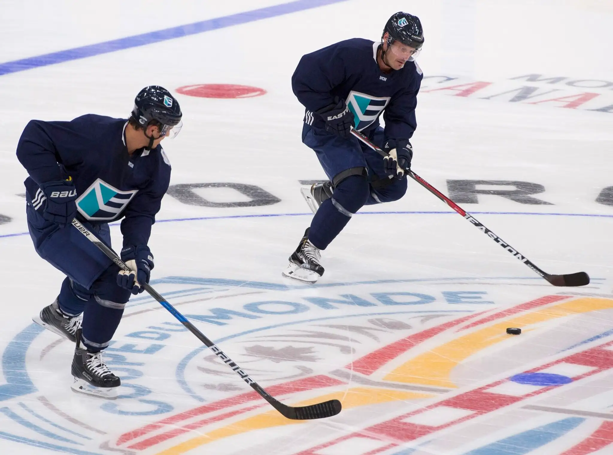 Luca Sbisa a Mark Streit z Tímu Európy