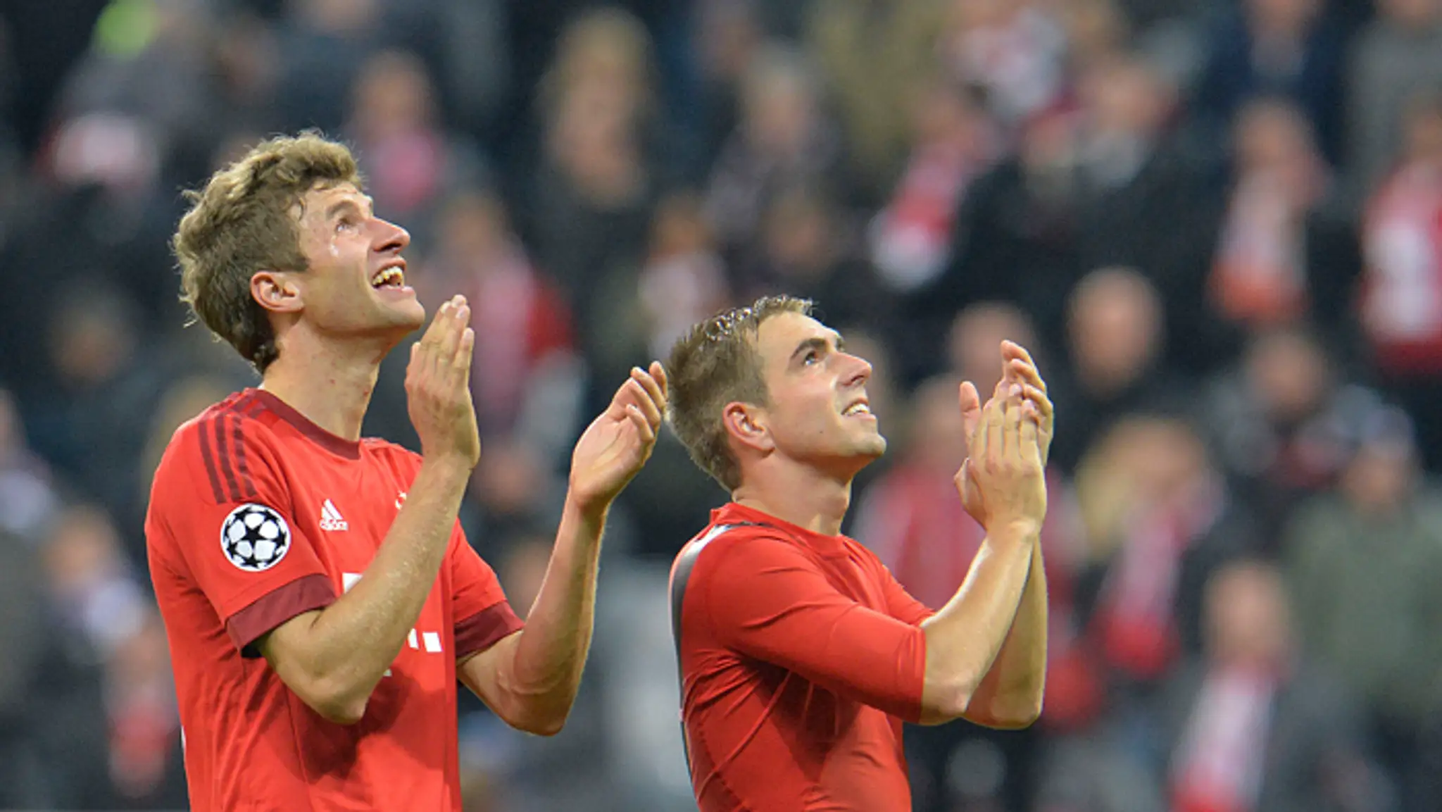 Hráči Bayernu Thomas Müller (vľavo) a Philipp Lahm na archívnej snímke.