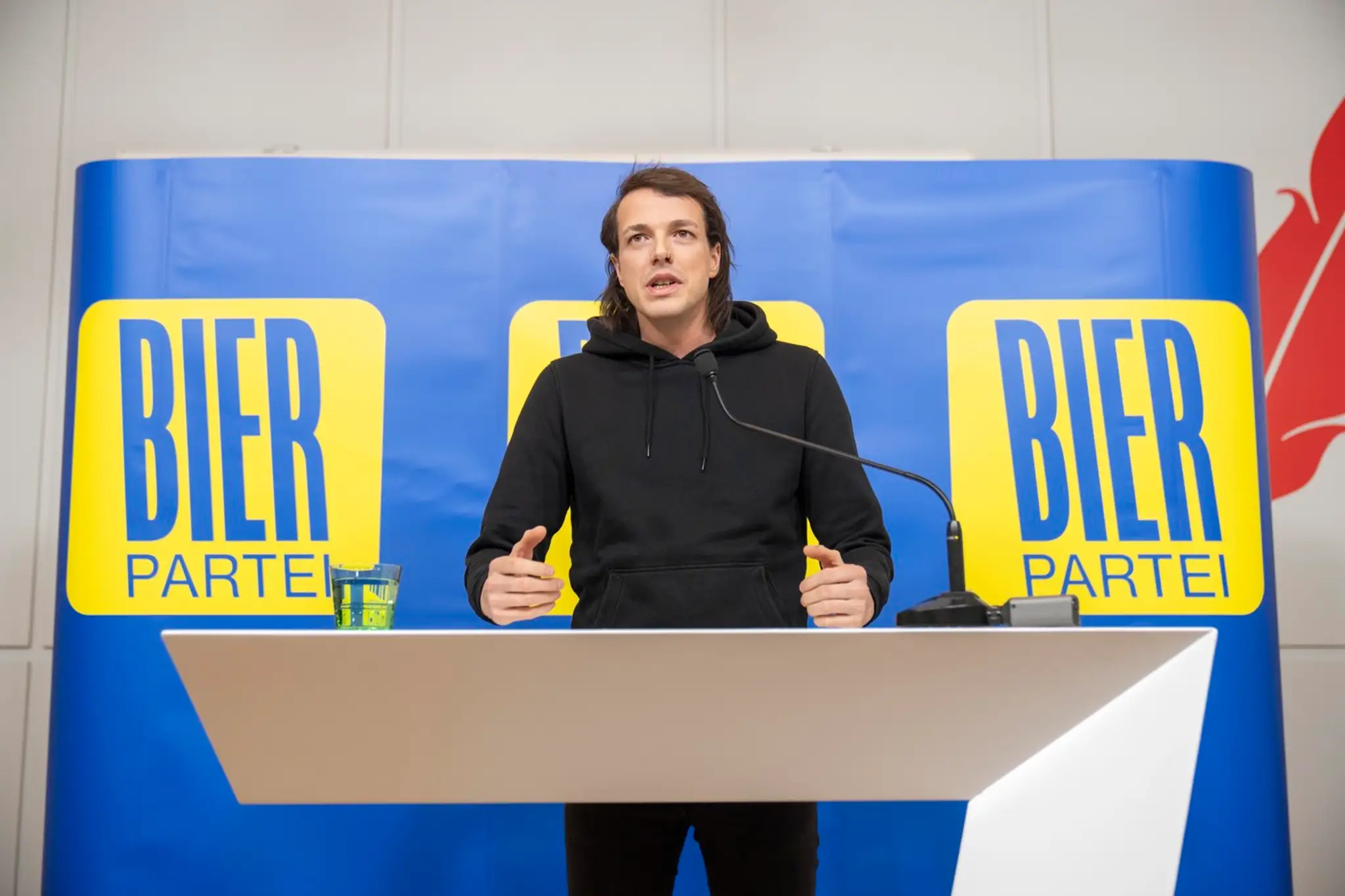 Predseda Strany piva Dominik Wlazny