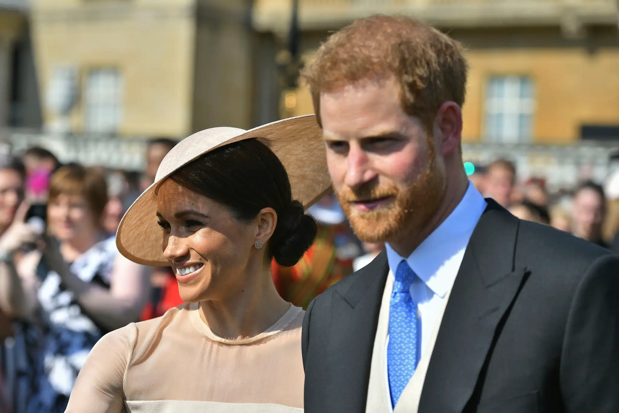 Prvýkrát na verejnosti ako novomanželia. Harry a Meghan žiaria šťastím