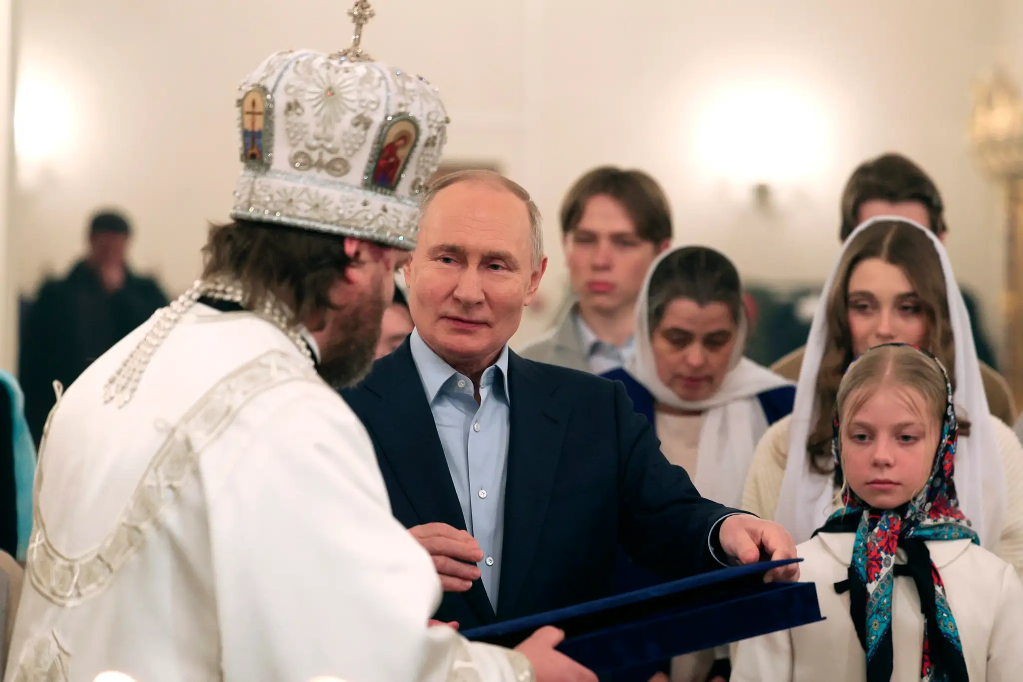 Putin slávil Božie narodenie v spoločnosti rodín vojakov padlých na Ukrajine.