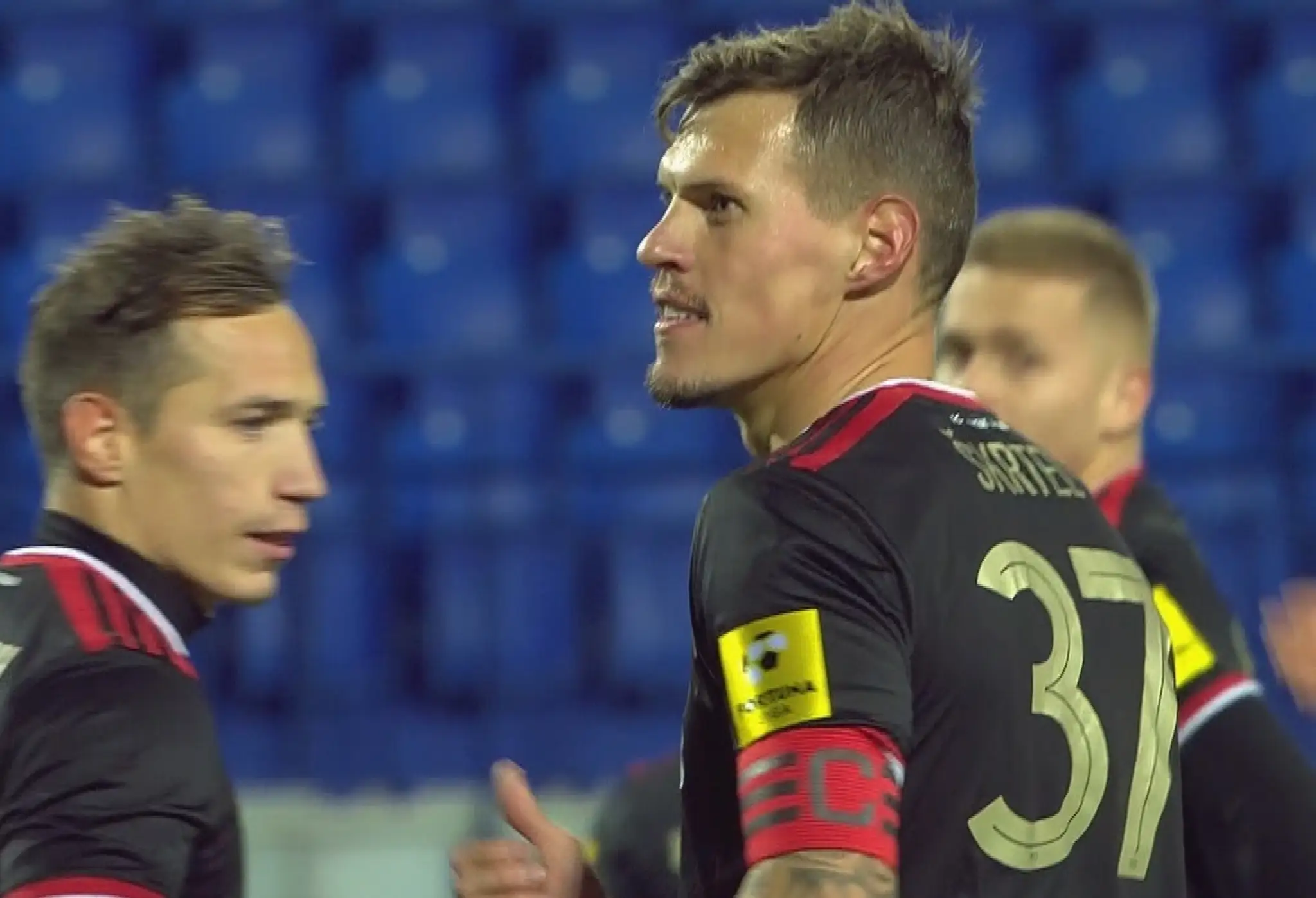 Martin Škrtel sa teší so spoluhráčmi z Trnavy.