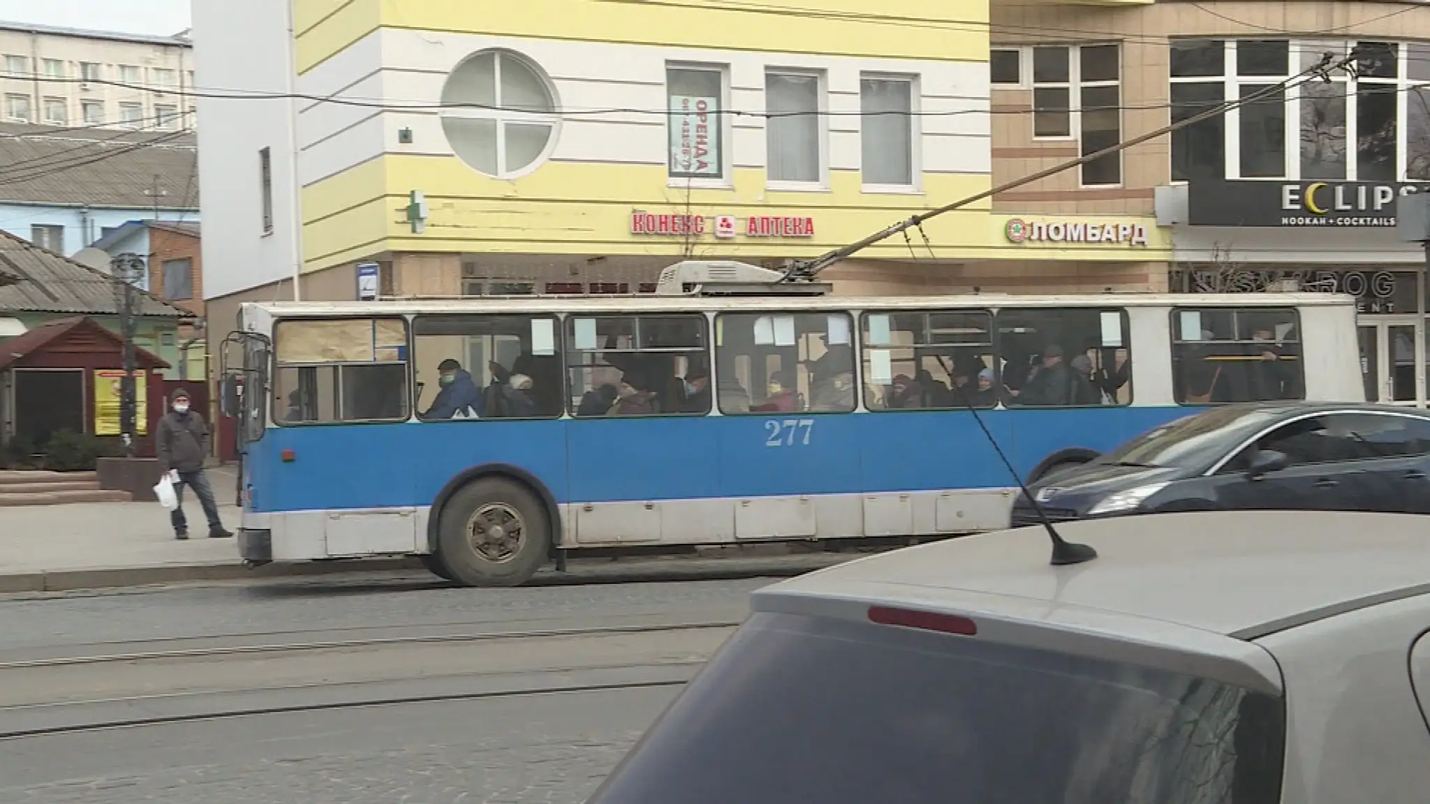 V niektorých ukrajinských mestách sa snažia žiť napriek vojne normálne.