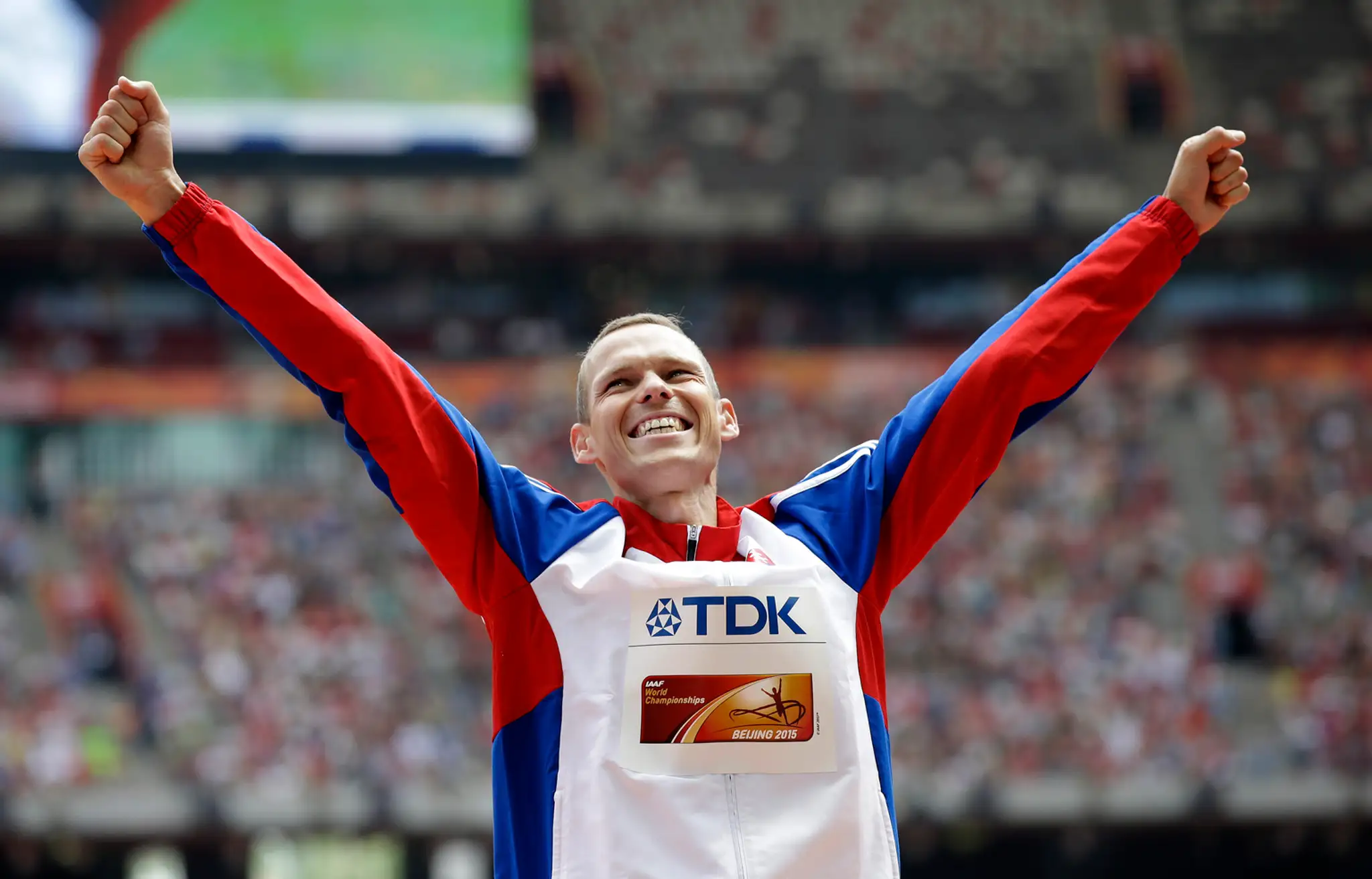 Matej Tóth na najvyššom stupni víťazom na atletických MS v Pekingu.
