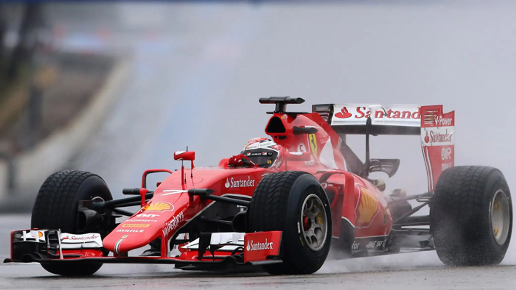 Jazdec tím Ferrari Kimi Räikkönen.