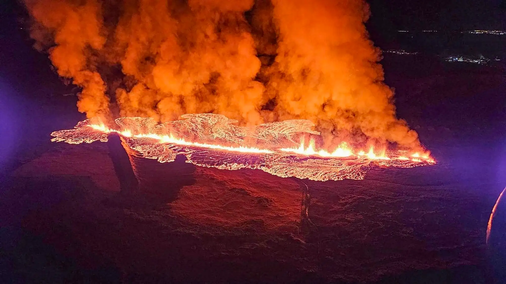 Erupcia v Grindavíku. 