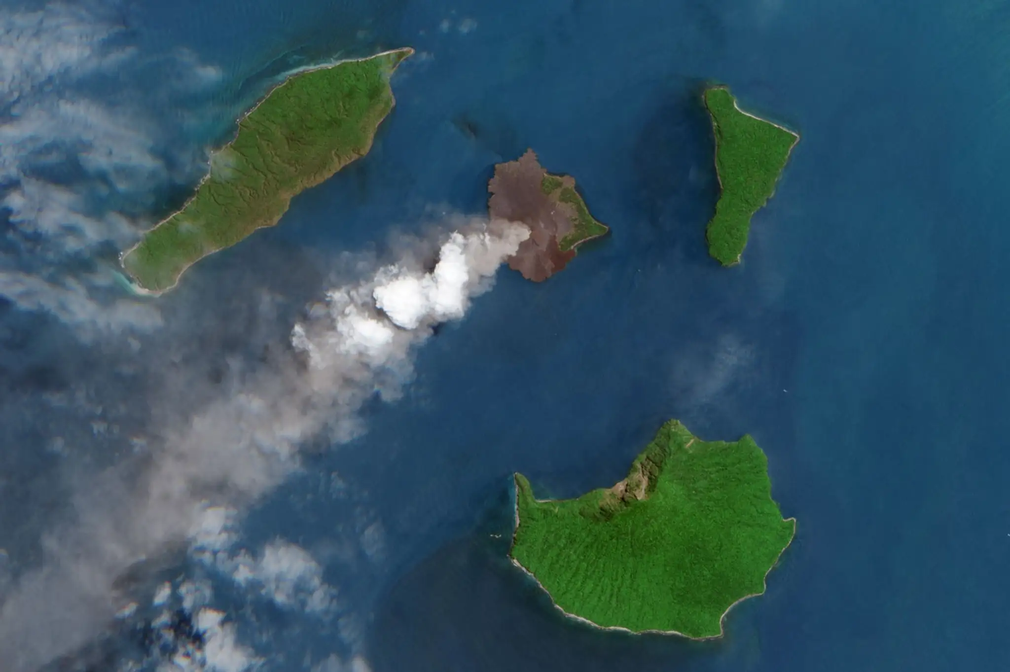 Anak Krakatoa na snímke z roku 2018.