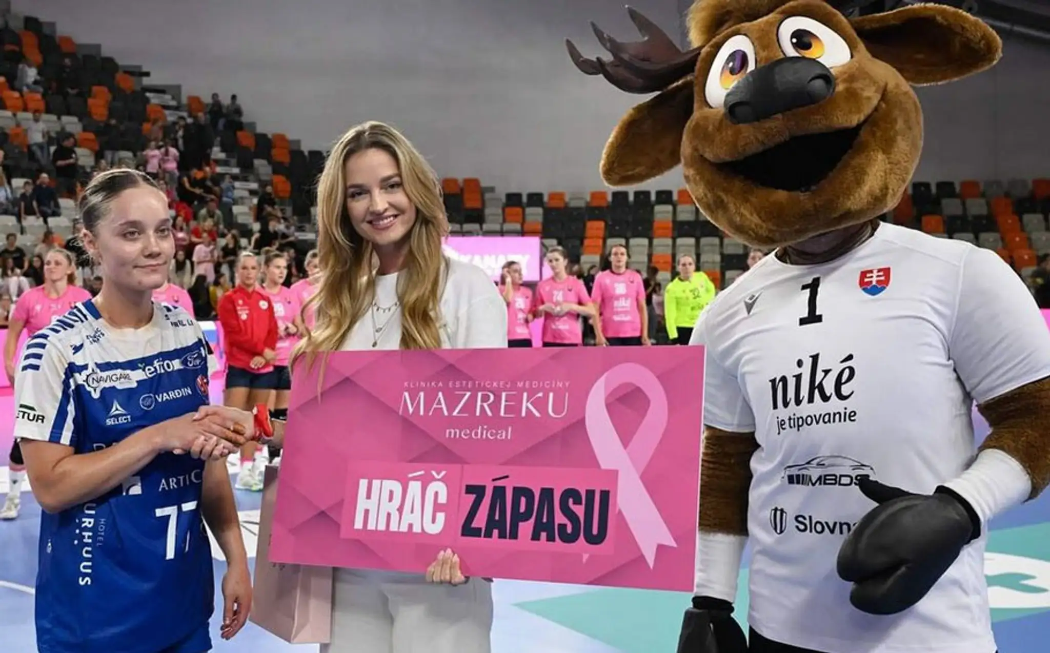 Slovenské hádzanárky pomáhajú